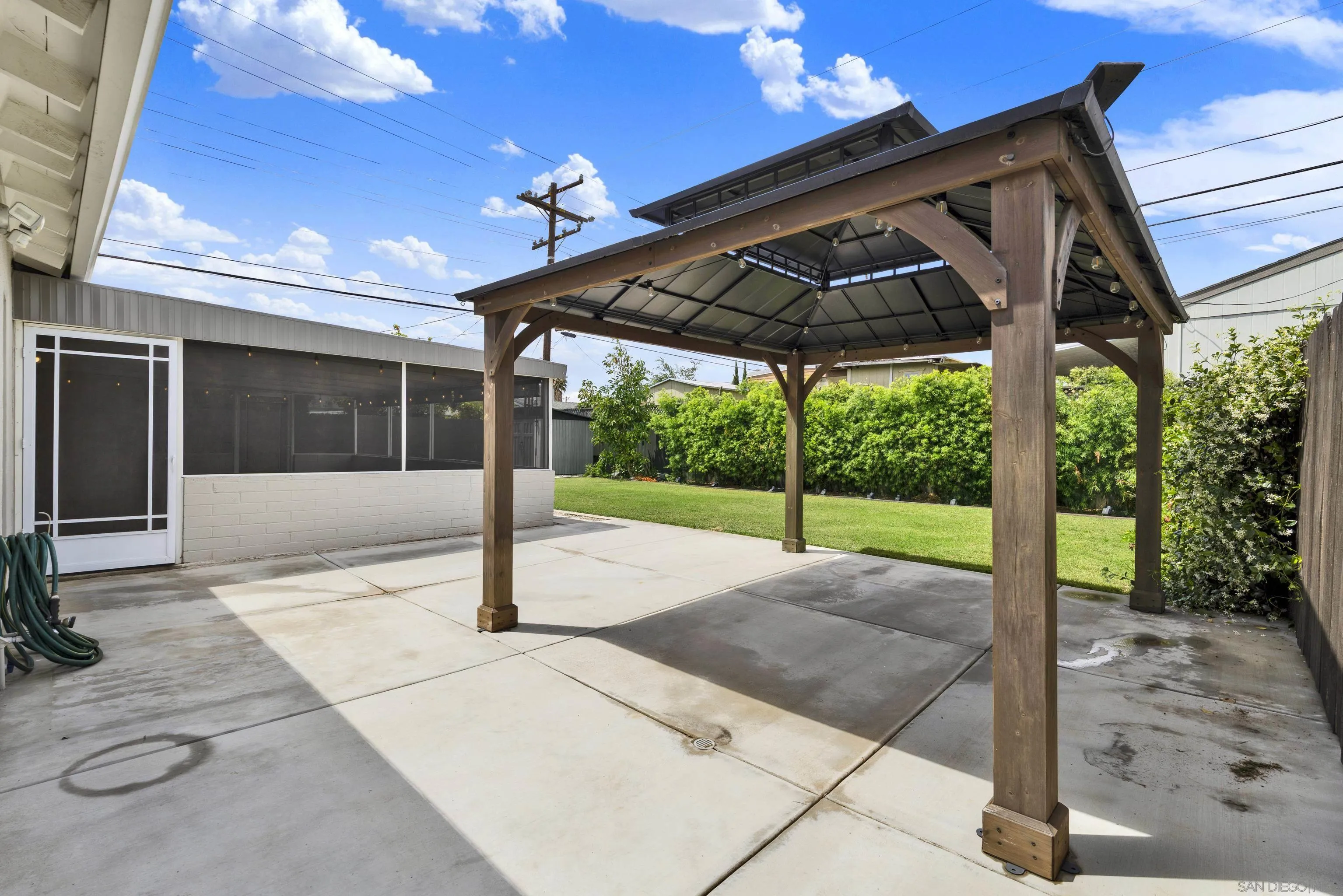 https://cdn.realtyfeed.com/cdn/127/260010193/582e30062783fd15d29f9ce0bd7ae690.webp