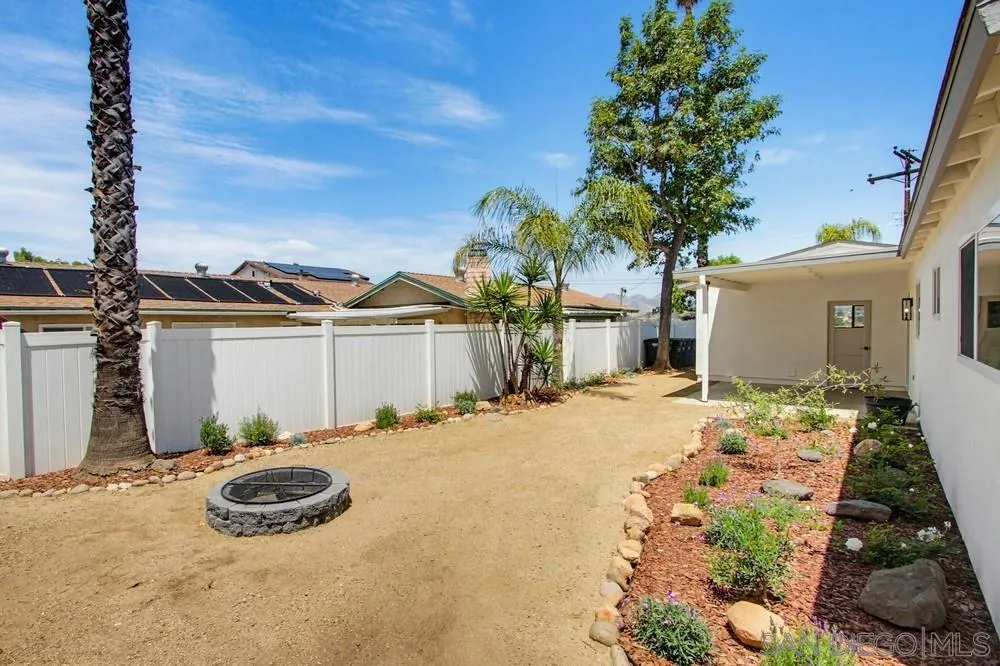https://cdn.realtyfeed.com/cdn/127/260010204/ae569f0d33550a4850f8827e68ca24c6.webp