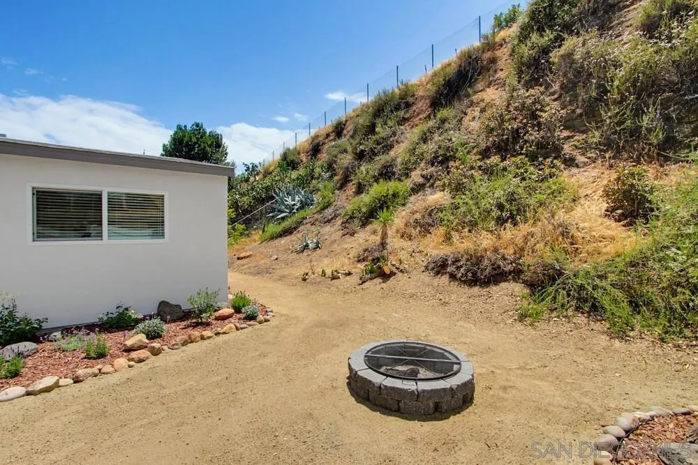 https://cdn.realtyfeed.com/cdn/127/260010204/bc8a9fbe2185ba3921457a10c146ca59.webp