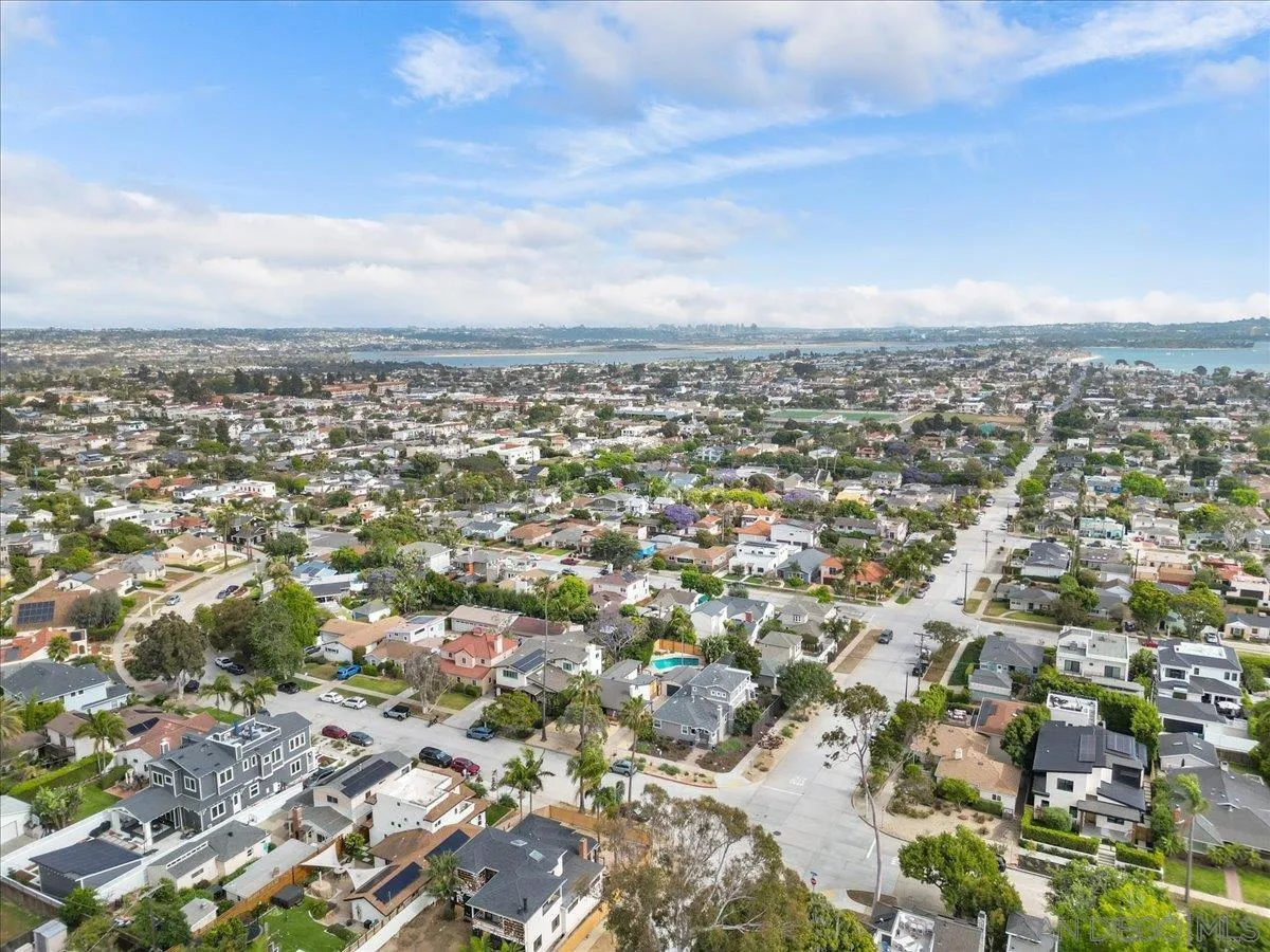 https://cdn.realtyfeed.com/cdn/127/260010205/3150d0deb0ba92768fb2bd06220a55f6.webp