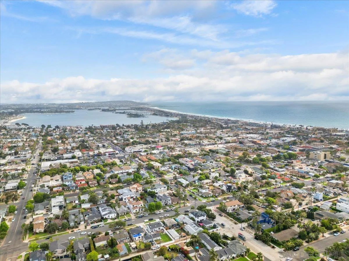 https://cdn.realtyfeed.com/cdn/127/260010205/9f218ecf0ae90a48ec2300e9d7b8aa48.webp