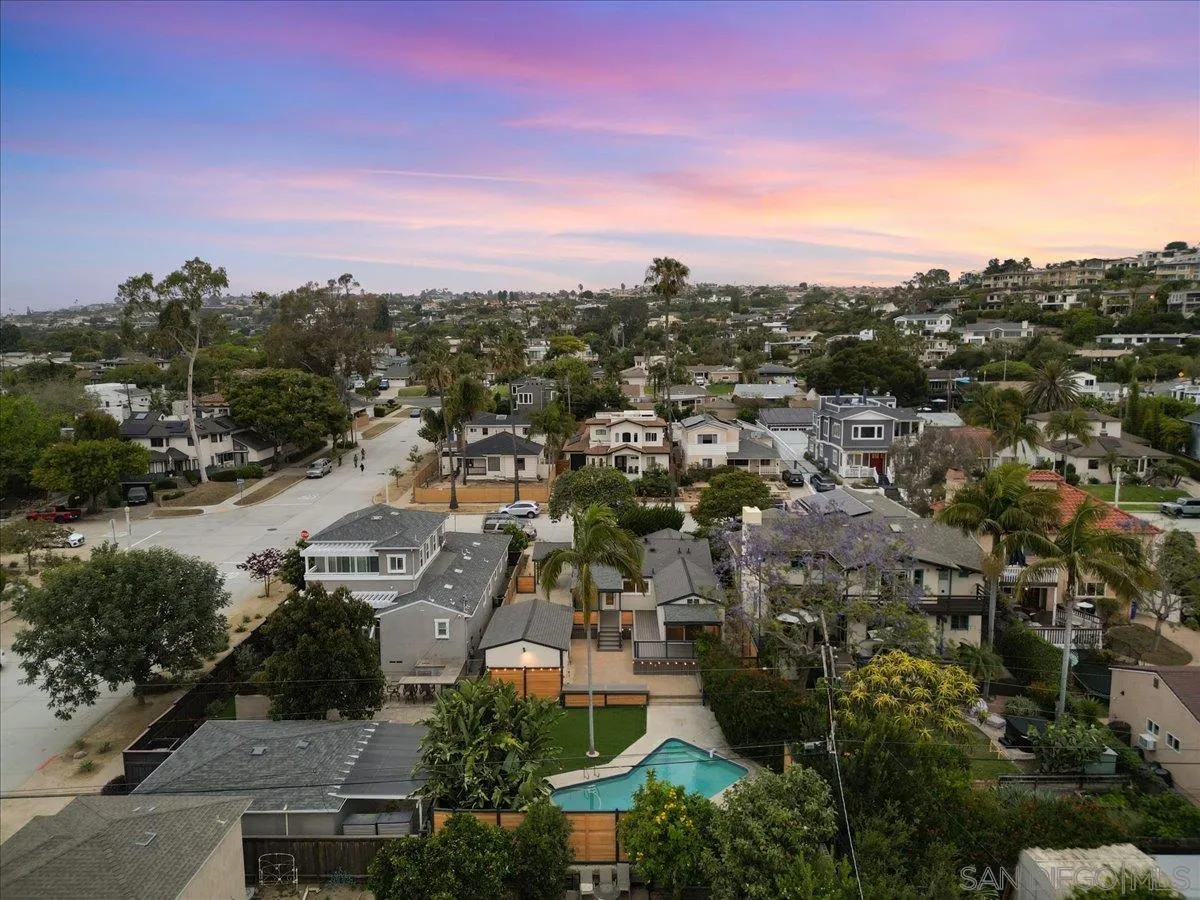 https://cdn.realtyfeed.com/cdn/127/260010205/a43dec2a54444d44dddb63d3282d5d4b.webp