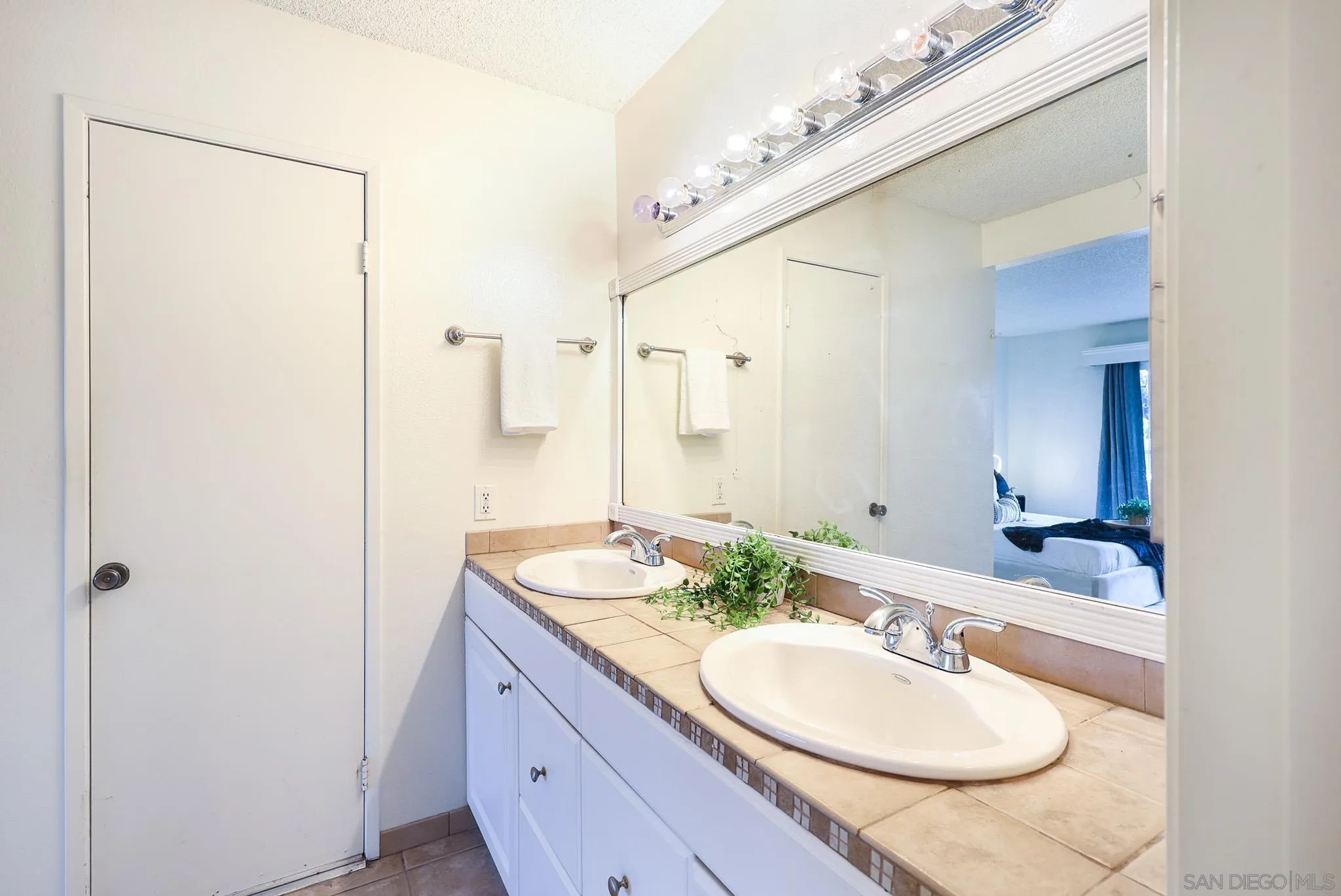 Photo #6: 260010207 Listing: Photo #6