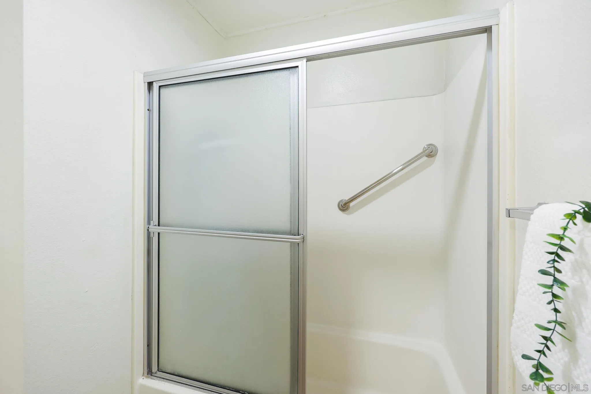 Photo #5: 260010207 Listing: Photo #5