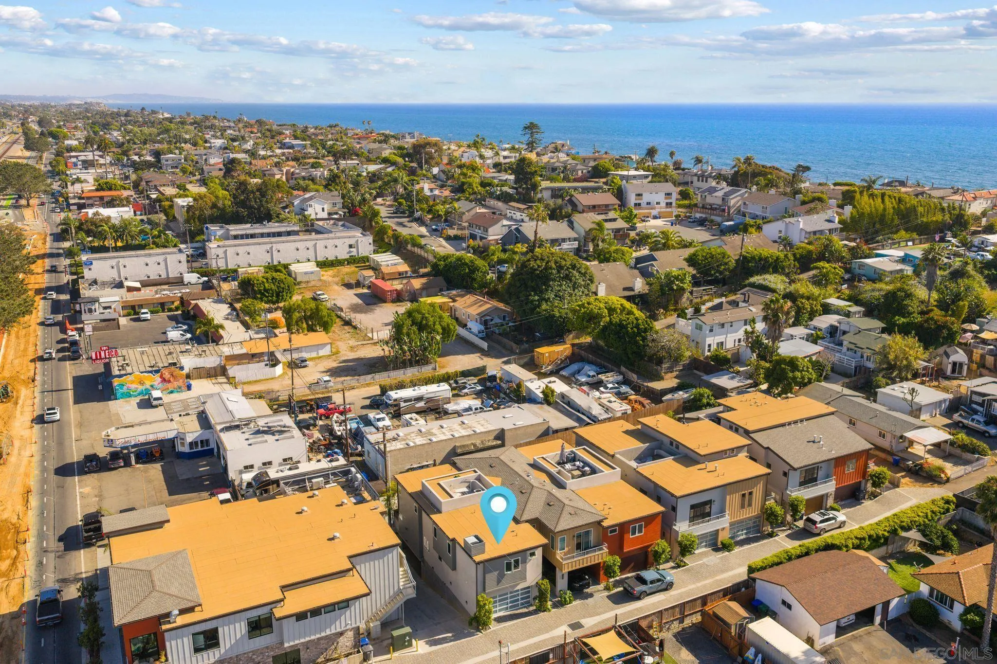 https://cdn.realtyfeed.com/cdn/127/260010211/221c3d9eea51096bd08d0e4f450d91e9.webp