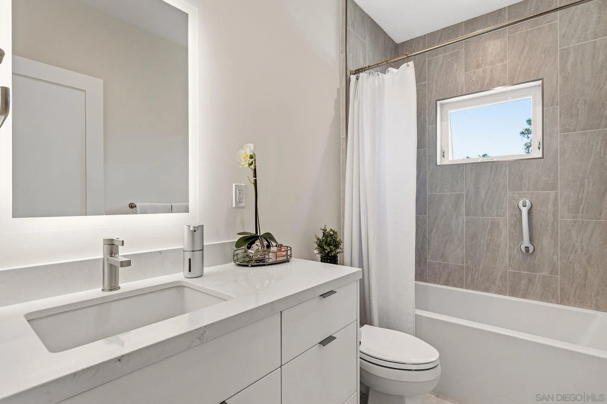 https://cdn.realtyfeed.com/cdn/127/260010211/240fcaf5b6ed4089ad6727f650b0ca38.webp
