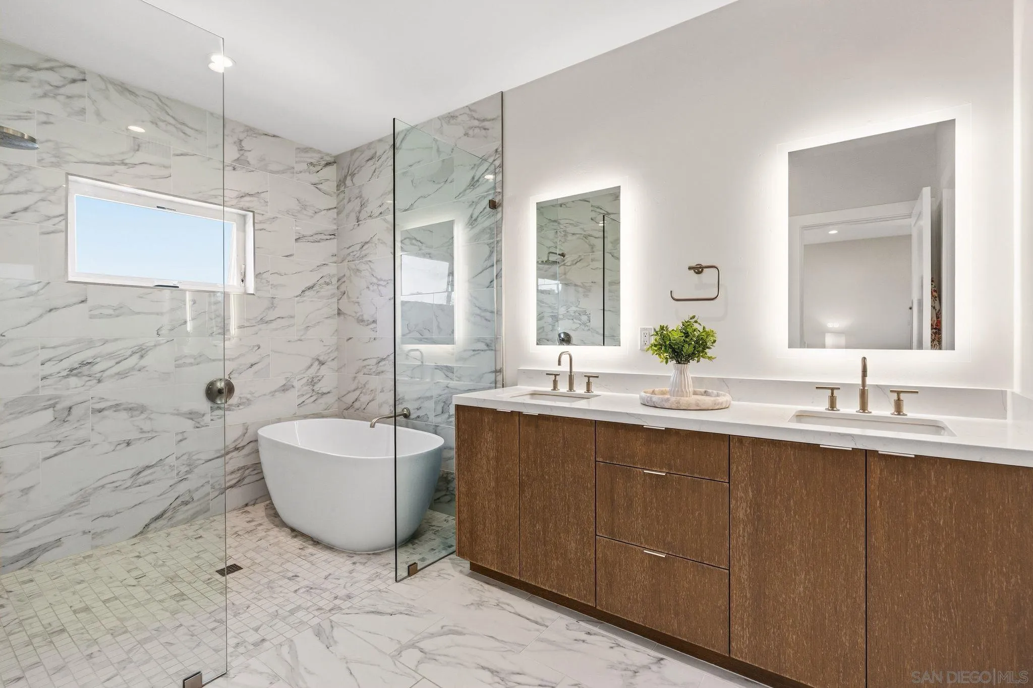 https://cdn.realtyfeed.com/cdn/127/260010211/469b57b1dc6694516a2a5198940abaad.webp