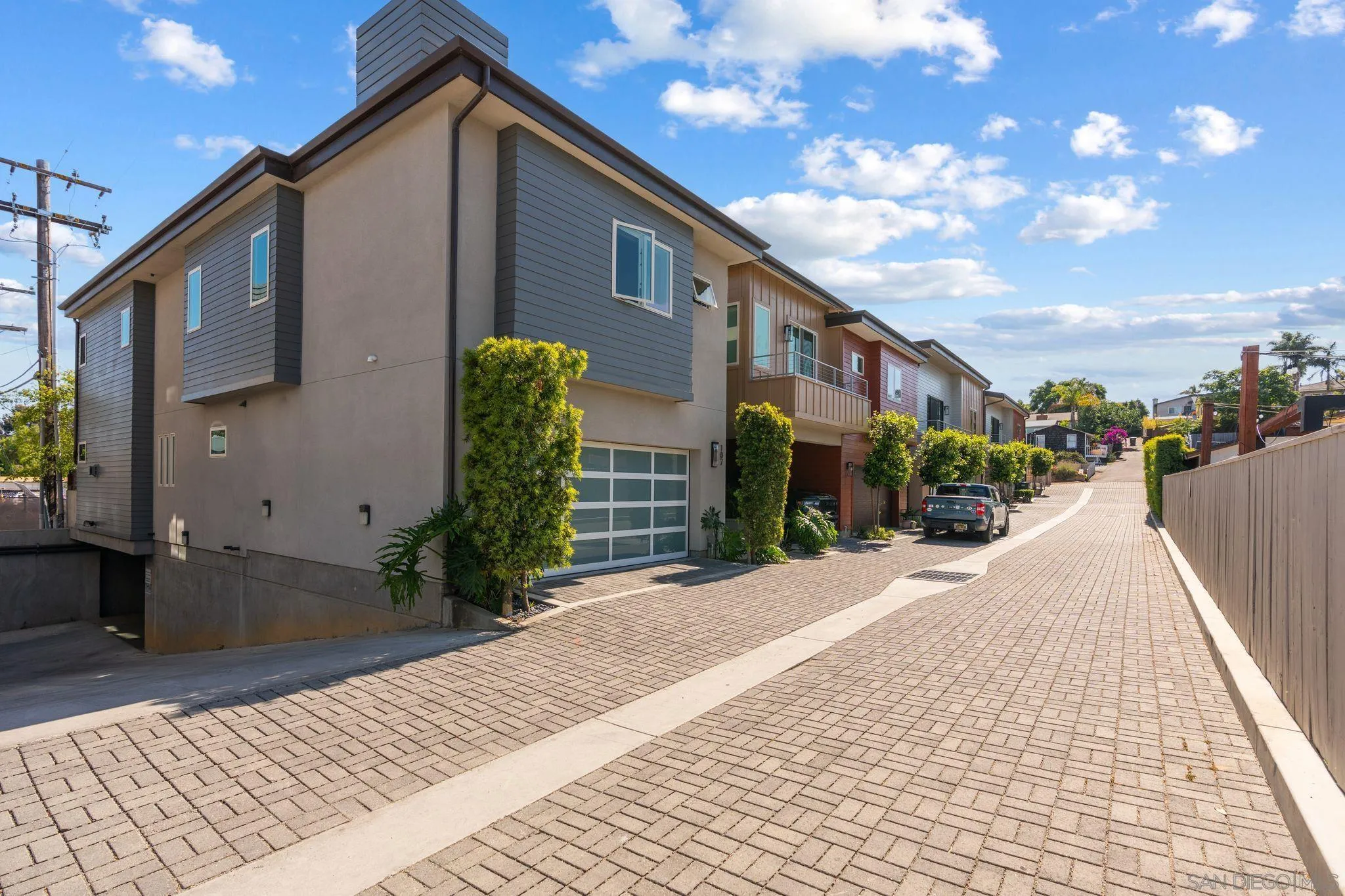 https://cdn.realtyfeed.com/cdn/127/260010211/5ae2eb80511b27f11f249336f2f3bdee.webp