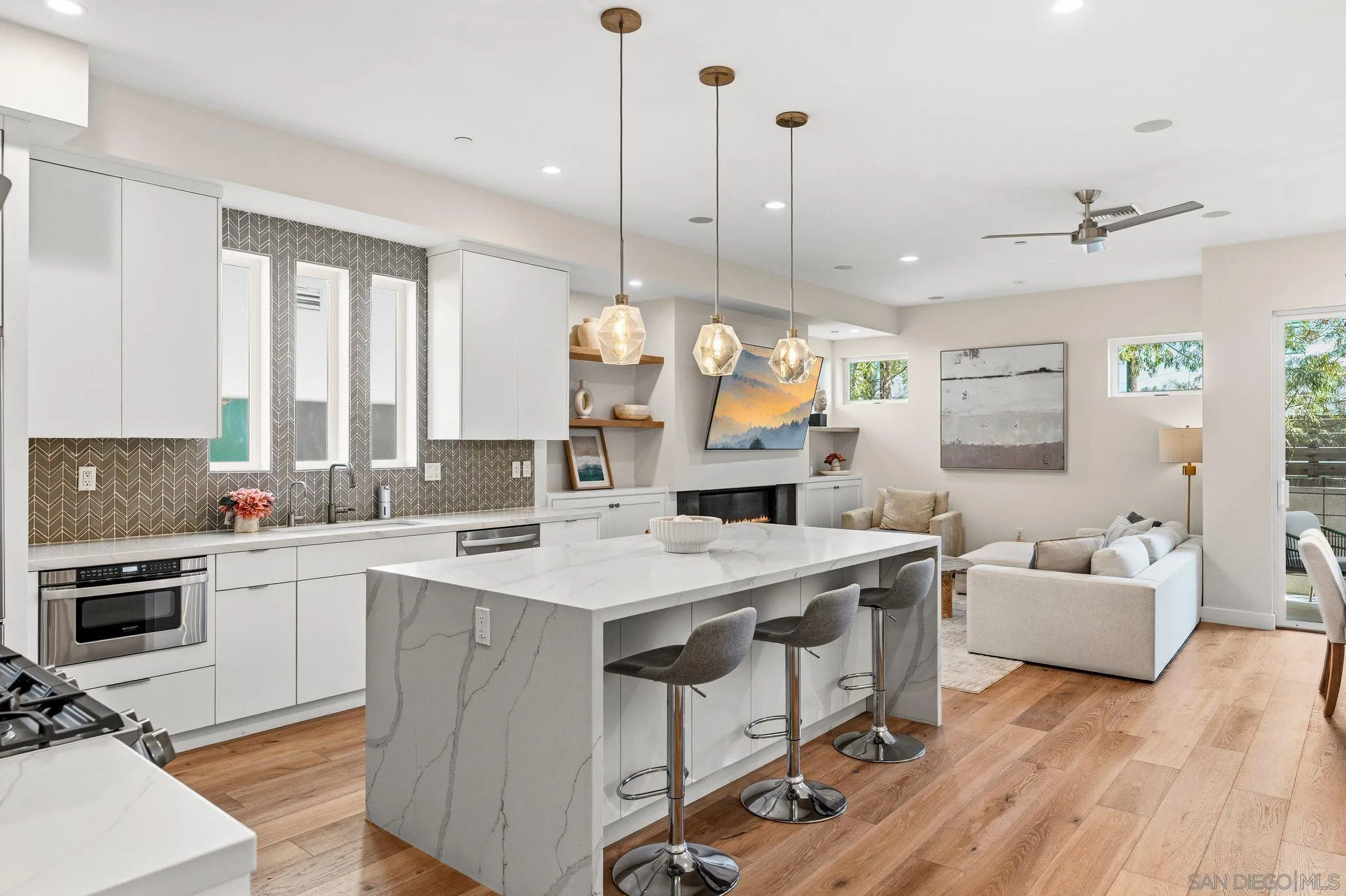 https://cdn.realtyfeed.com/cdn/127/260010211/66fbcb4a447a34c674eb92bd202f4323.webp