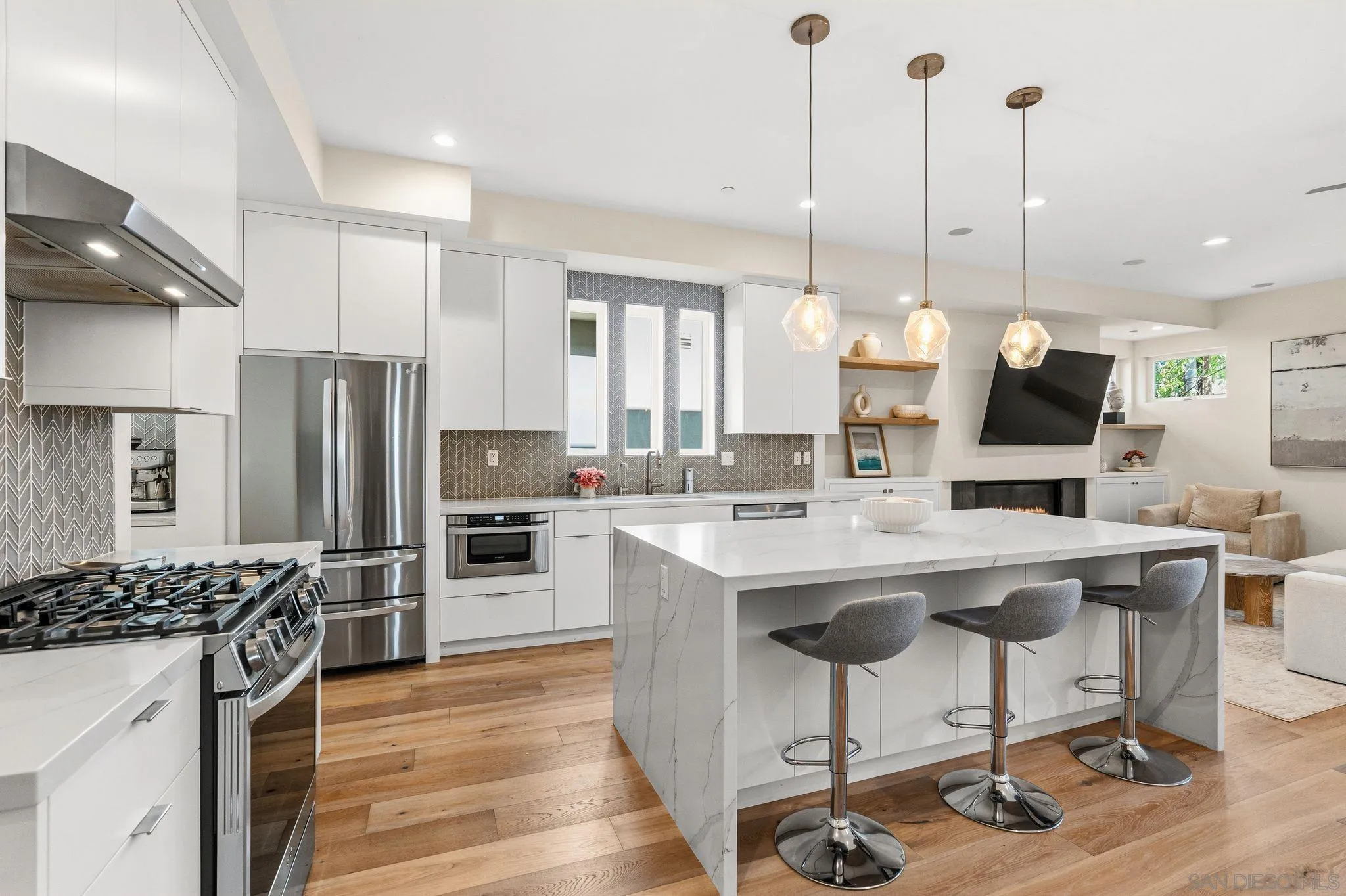 https://cdn.realtyfeed.com/cdn/127/260010211/7f9902198ec3a70c0f18424670c8199c.webp