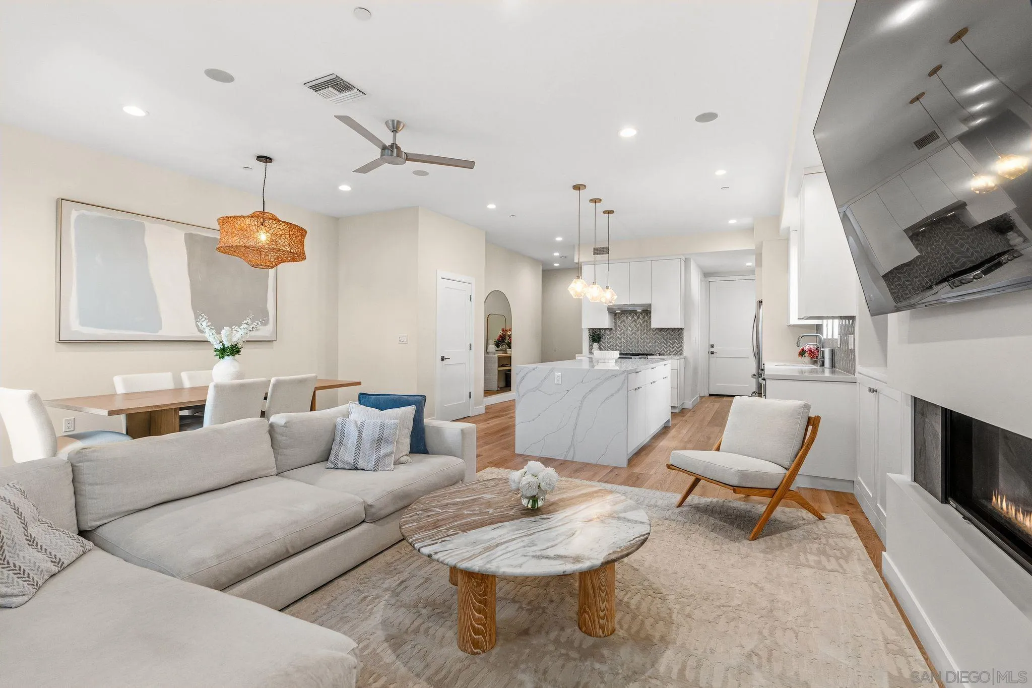 https://cdn.realtyfeed.com/cdn/127/260010211/96cc8ed31a14941cab0012a34b5c6998.webp