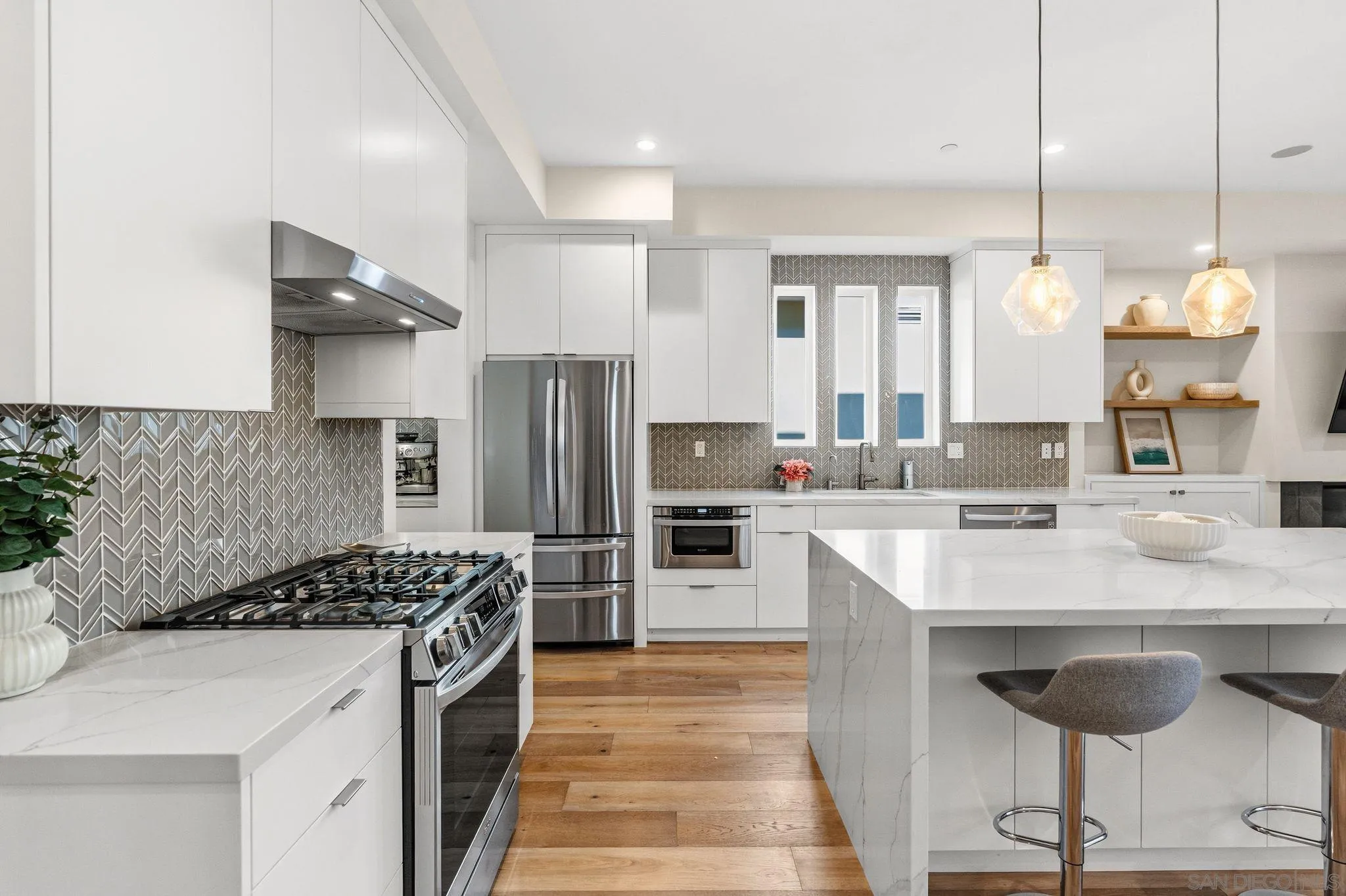 https://cdn.realtyfeed.com/cdn/127/260010211/a6fb2e71718c19ef11252b6d38543781.webp