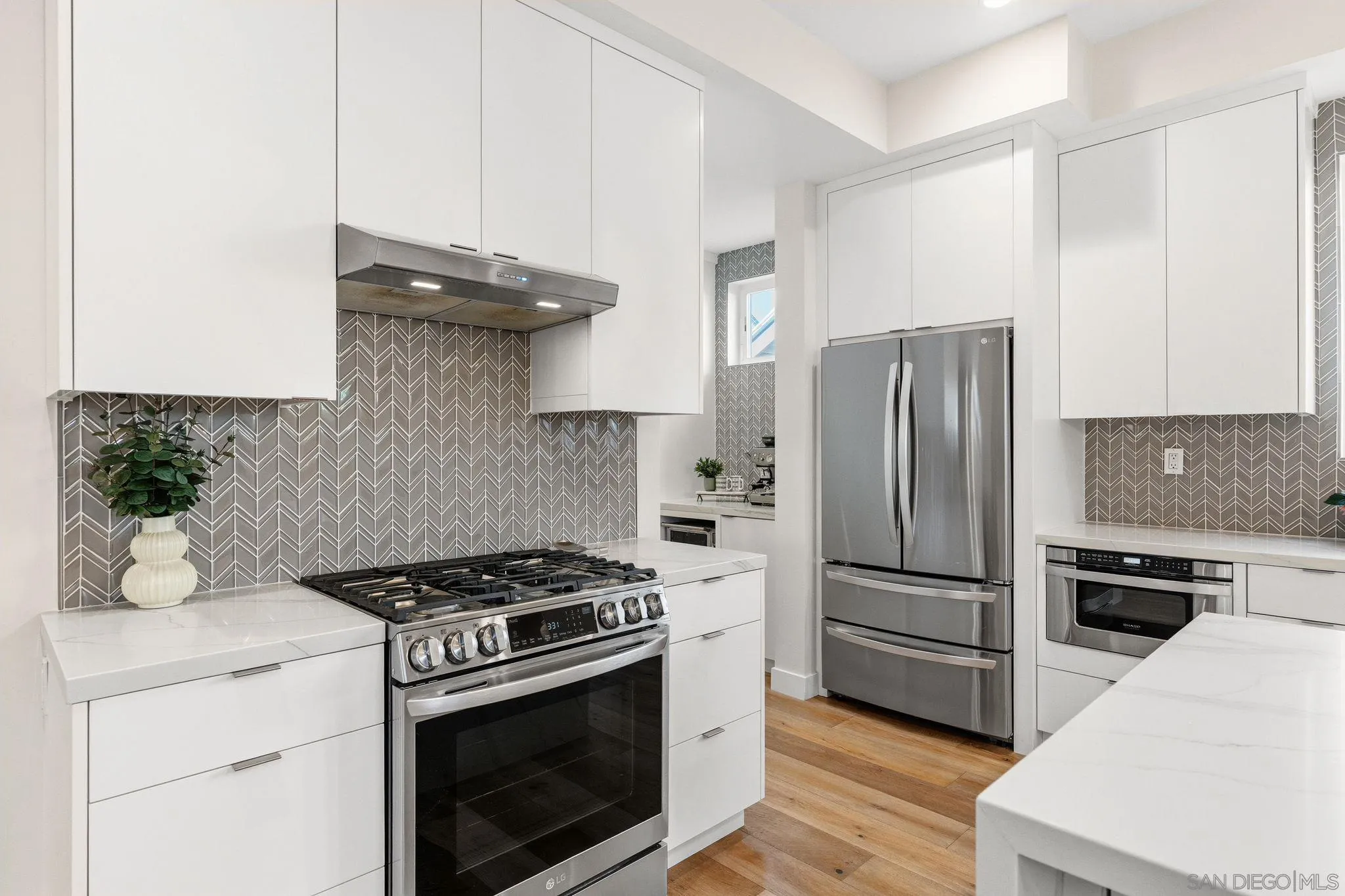 https://cdn.realtyfeed.com/cdn/127/260010211/b1f3ccfe4f648742e6e9abf3db3c7be3.webp