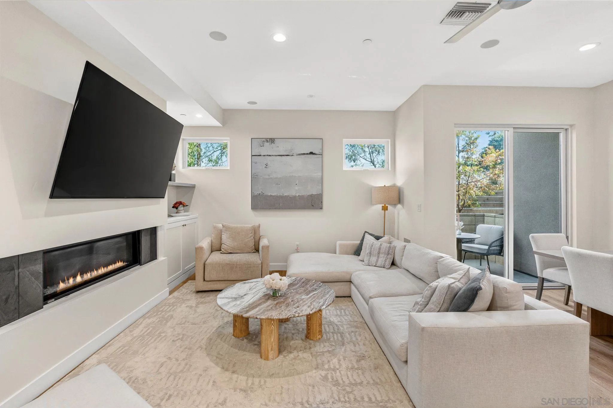 https://cdn.realtyfeed.com/cdn/127/260010211/ef1b04a75f9eb3296d7356777bb8a978.webp