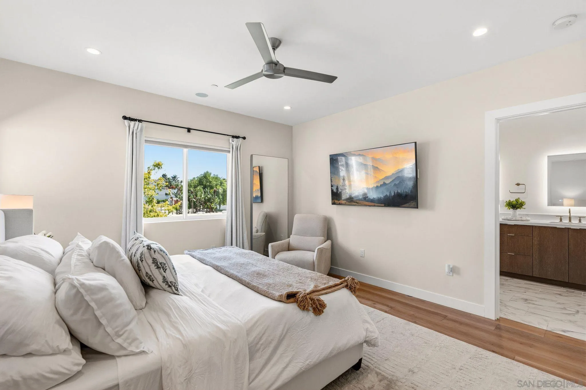 https://cdn.realtyfeed.com/cdn/127/260010211/fc941aa83354c5deebb05f01dd5dd68f.webp