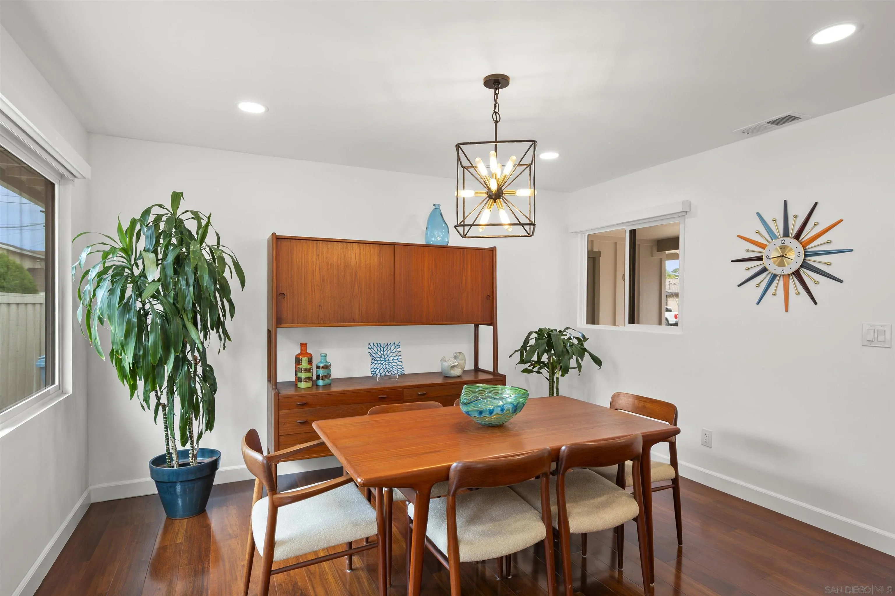 https://cdn.realtyfeed.com/cdn/127/260010212/62fe1811c8b58dc50481519a21c945a0.webp