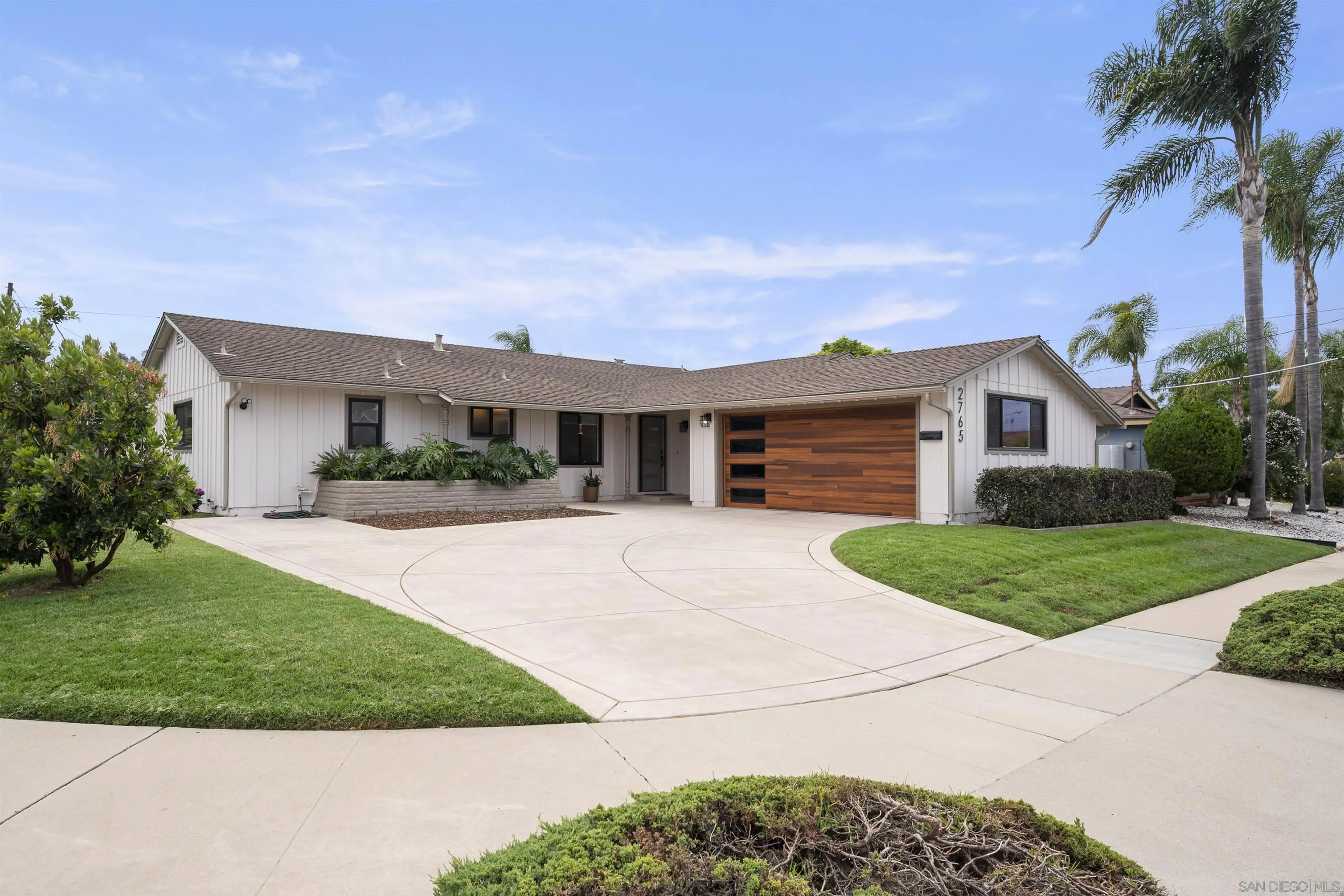 https://cdn.realtyfeed.com/cdn/127/260010212/825fa0caa56f0a42e80f8f3c4fa8be55.webp