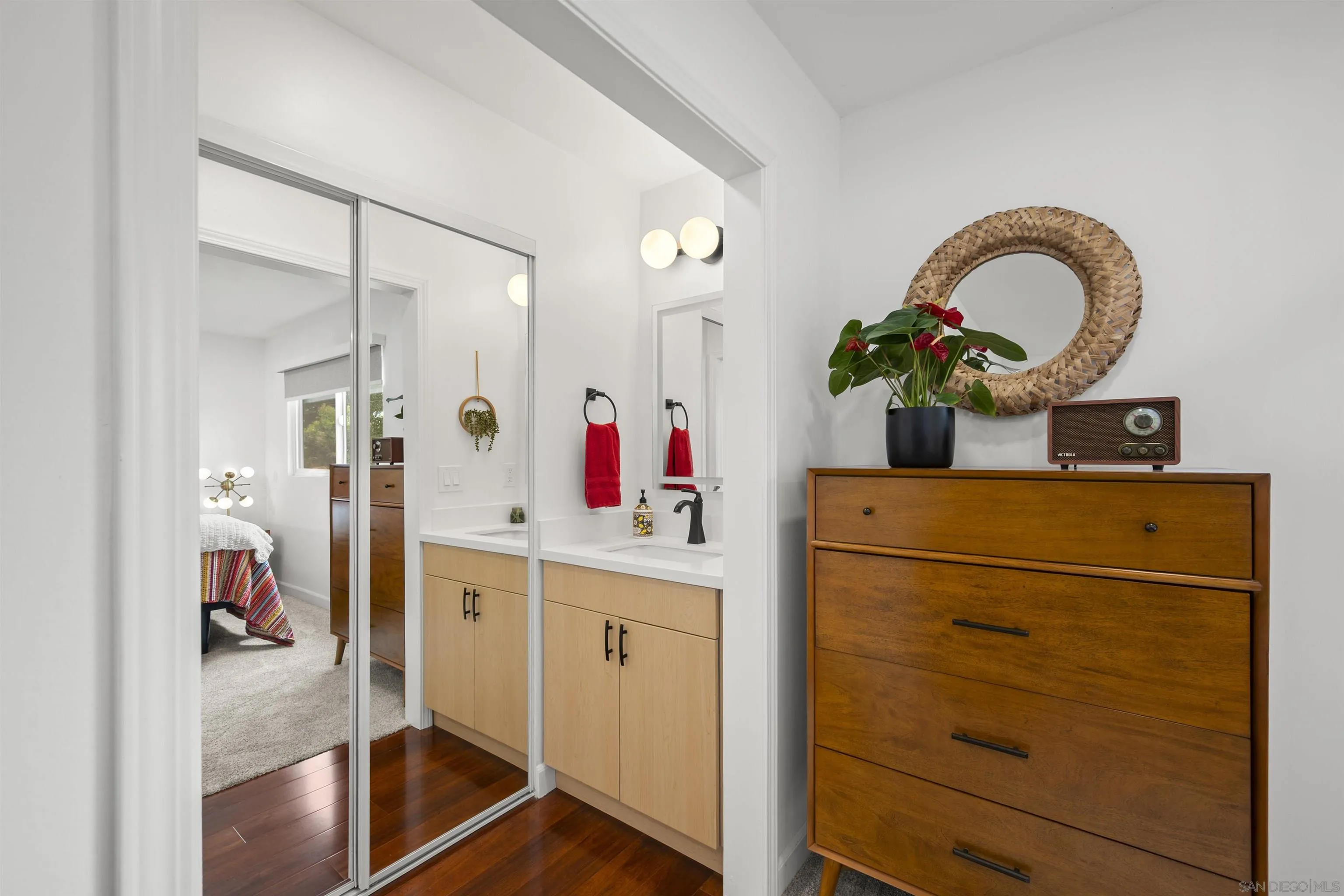 https://cdn.realtyfeed.com/cdn/127/260010212/a20bd582415b4572f4c260a48d5c48d5.webp