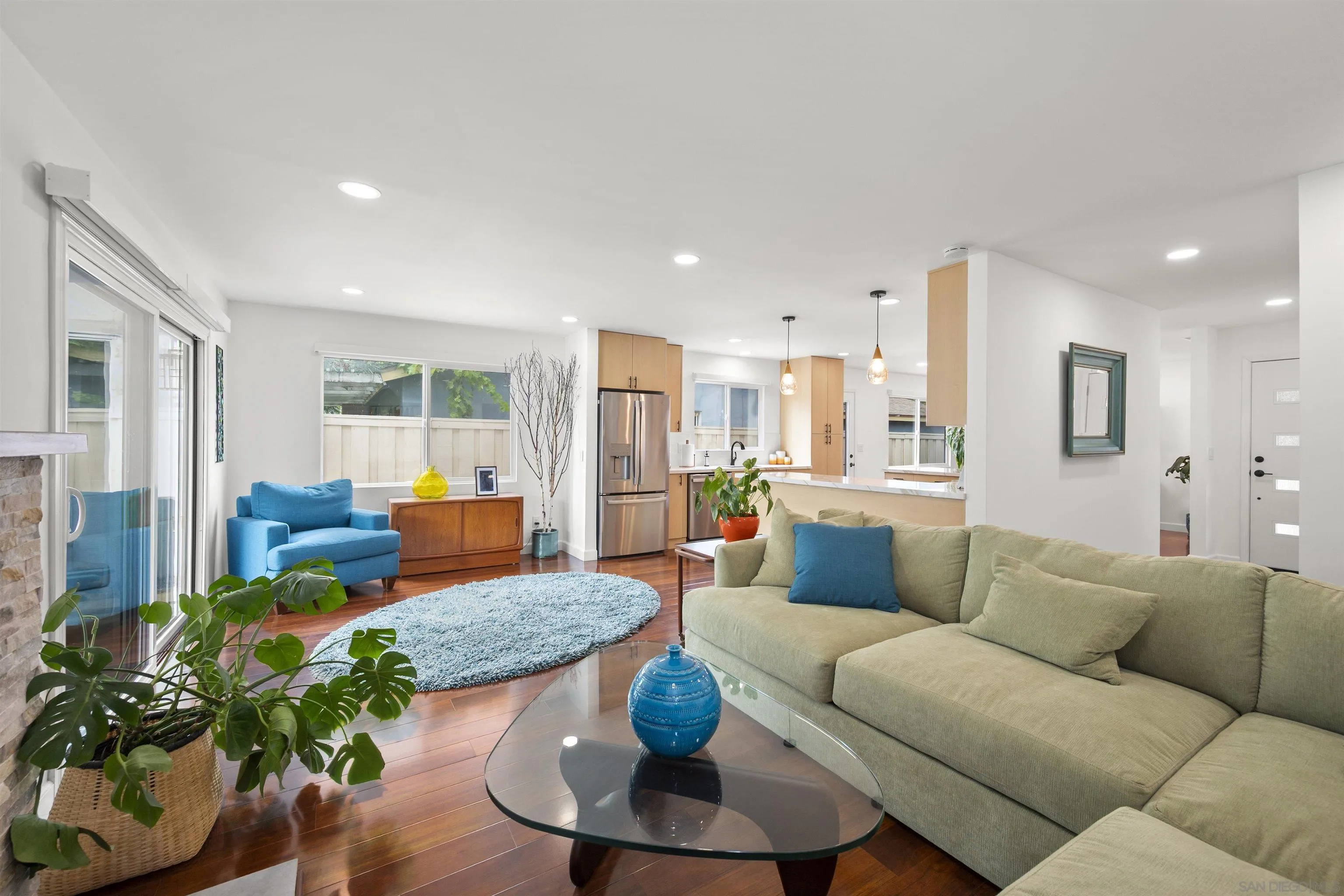 https://cdn.realtyfeed.com/cdn/127/260010212/ef39d59c00763bff861d934e2d8ae89c.webp