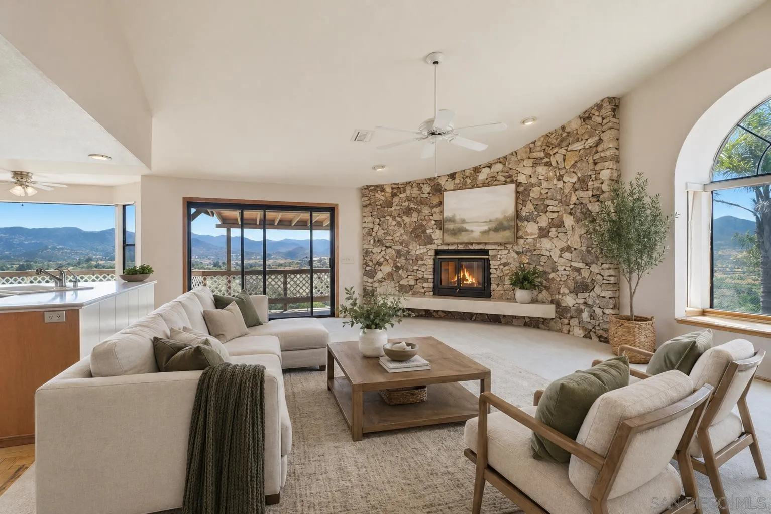 https://cdn.realtyfeed.com/cdn/127/260010214/02a57ee7ab30818f5bec333c72a55912.webp