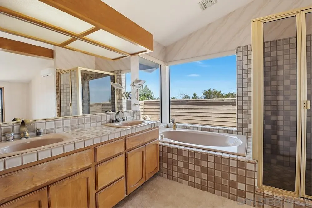 https://cdn.realtyfeed.com/cdn/127/260010214/5766ee0f5ca87287b9d0b820a8df7f58.webp