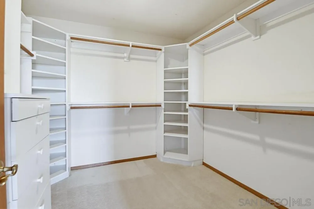 https://cdn.realtyfeed.com/cdn/127/260010214/c5d718e3e372bcf36bd3cf4e63bd44d7.webp