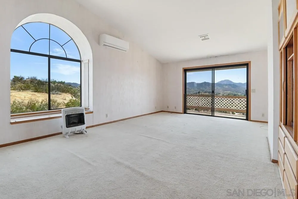 https://cdn.realtyfeed.com/cdn/127/260010214/d856331bbfb21ce71960d84dfc3c12d8.webp