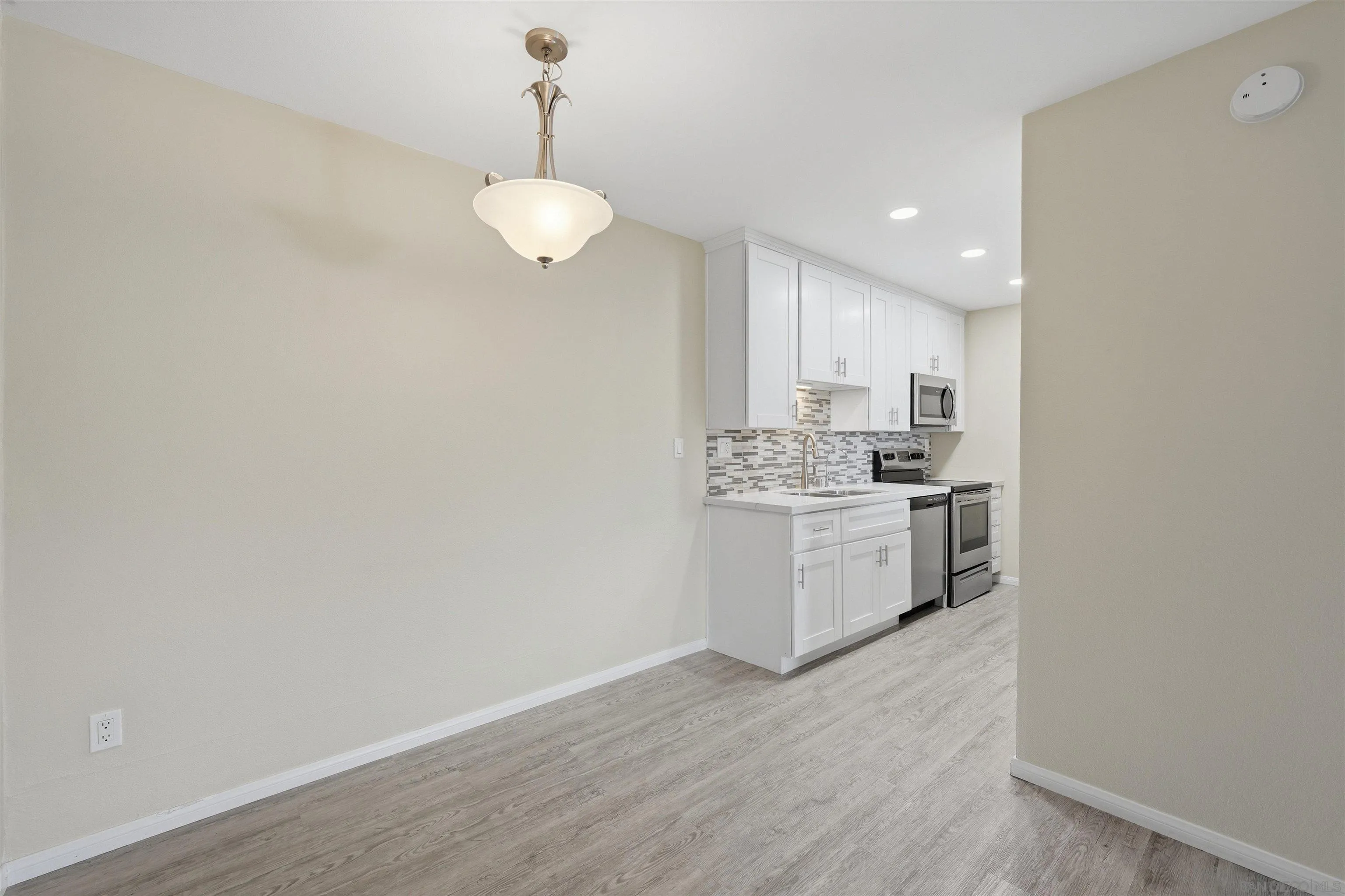 Photo #5: 260010216 Listing: Photo #5