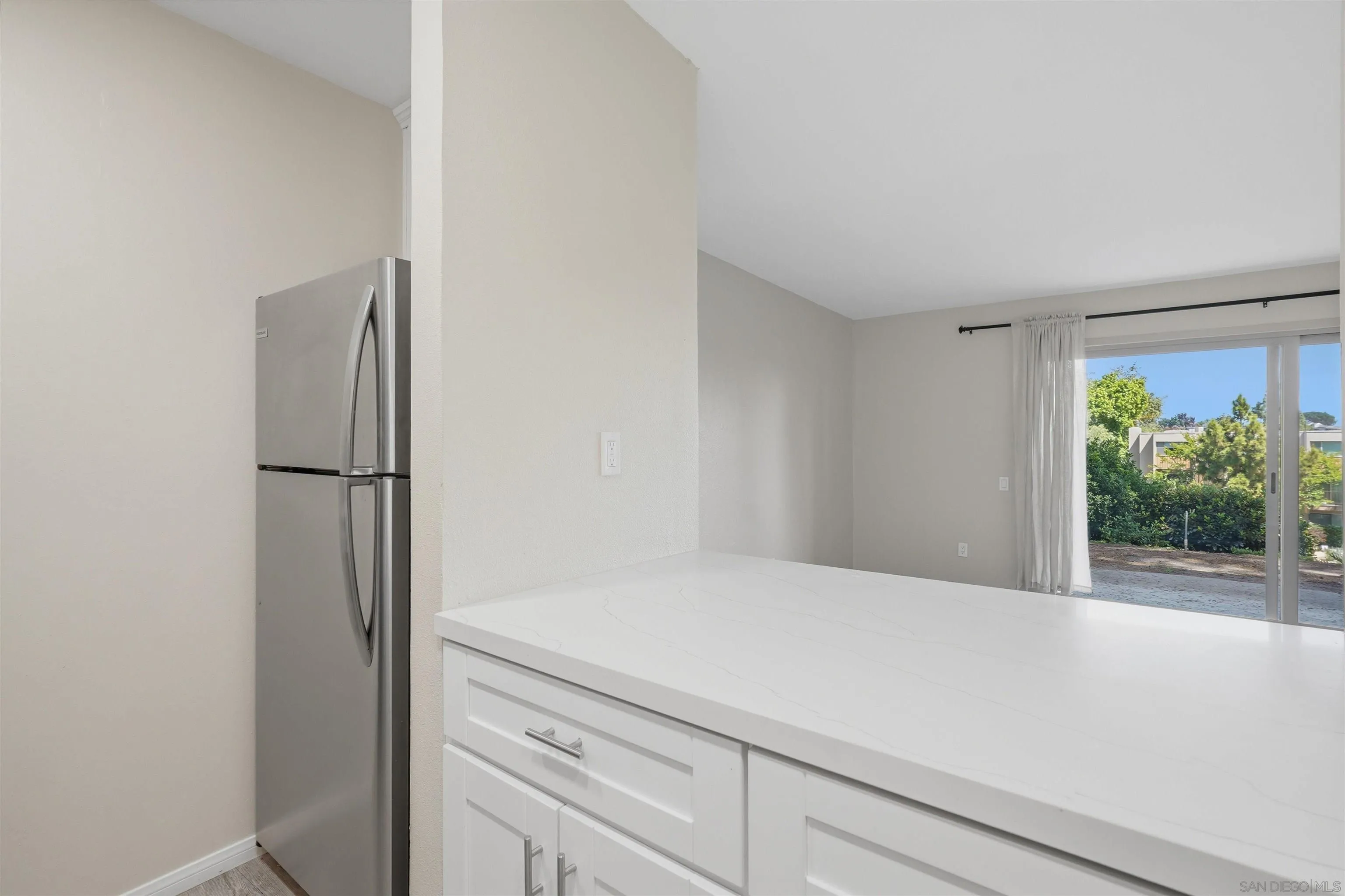 Photo #8: 260010216 Listing: Photo #8