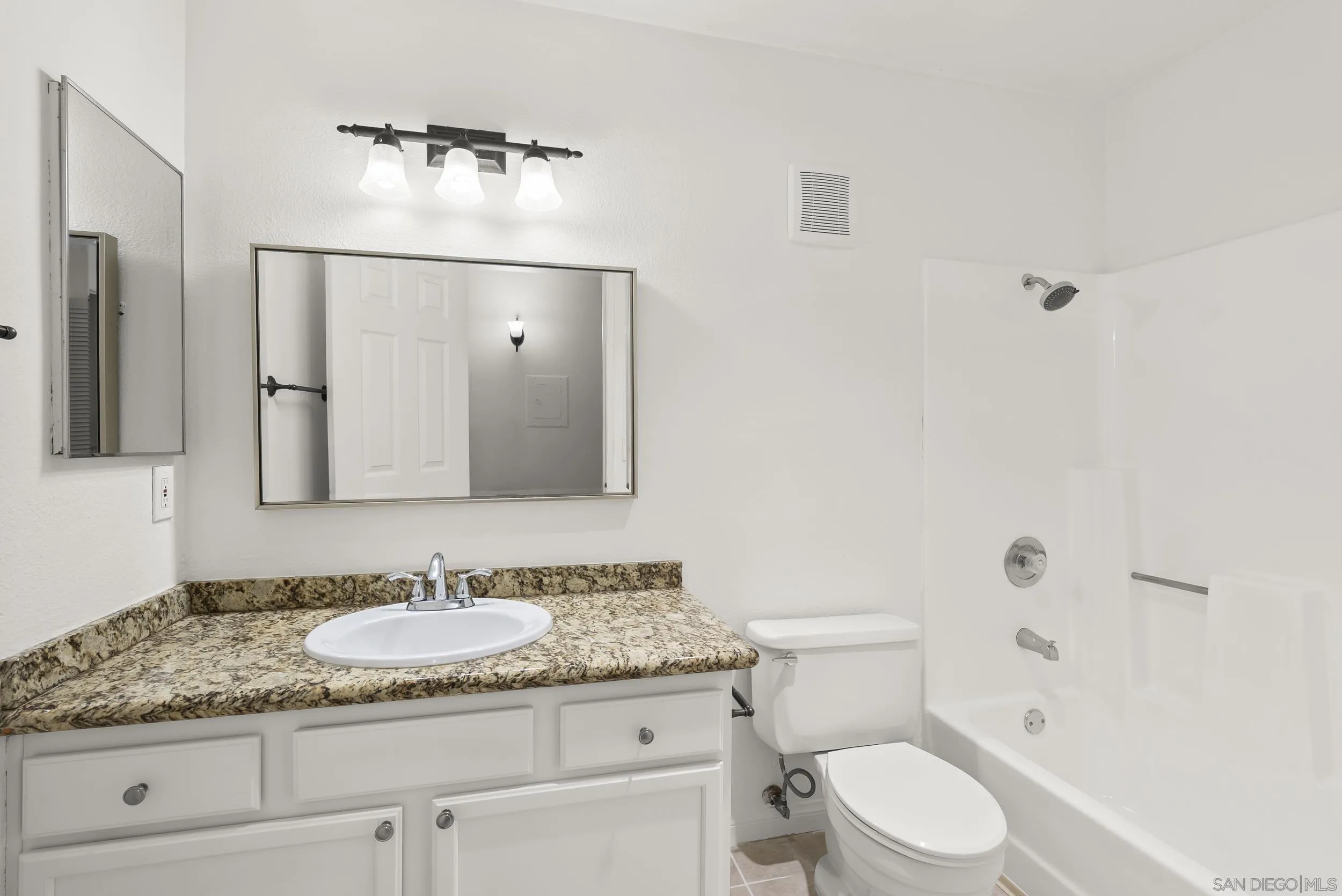 Photo #8: 260010218 Listing: Photo #8