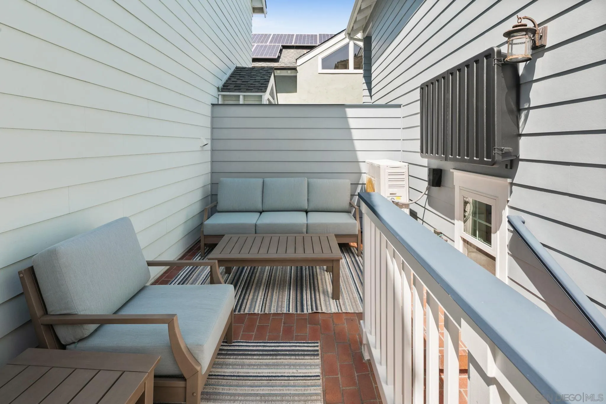 814 F Avenue