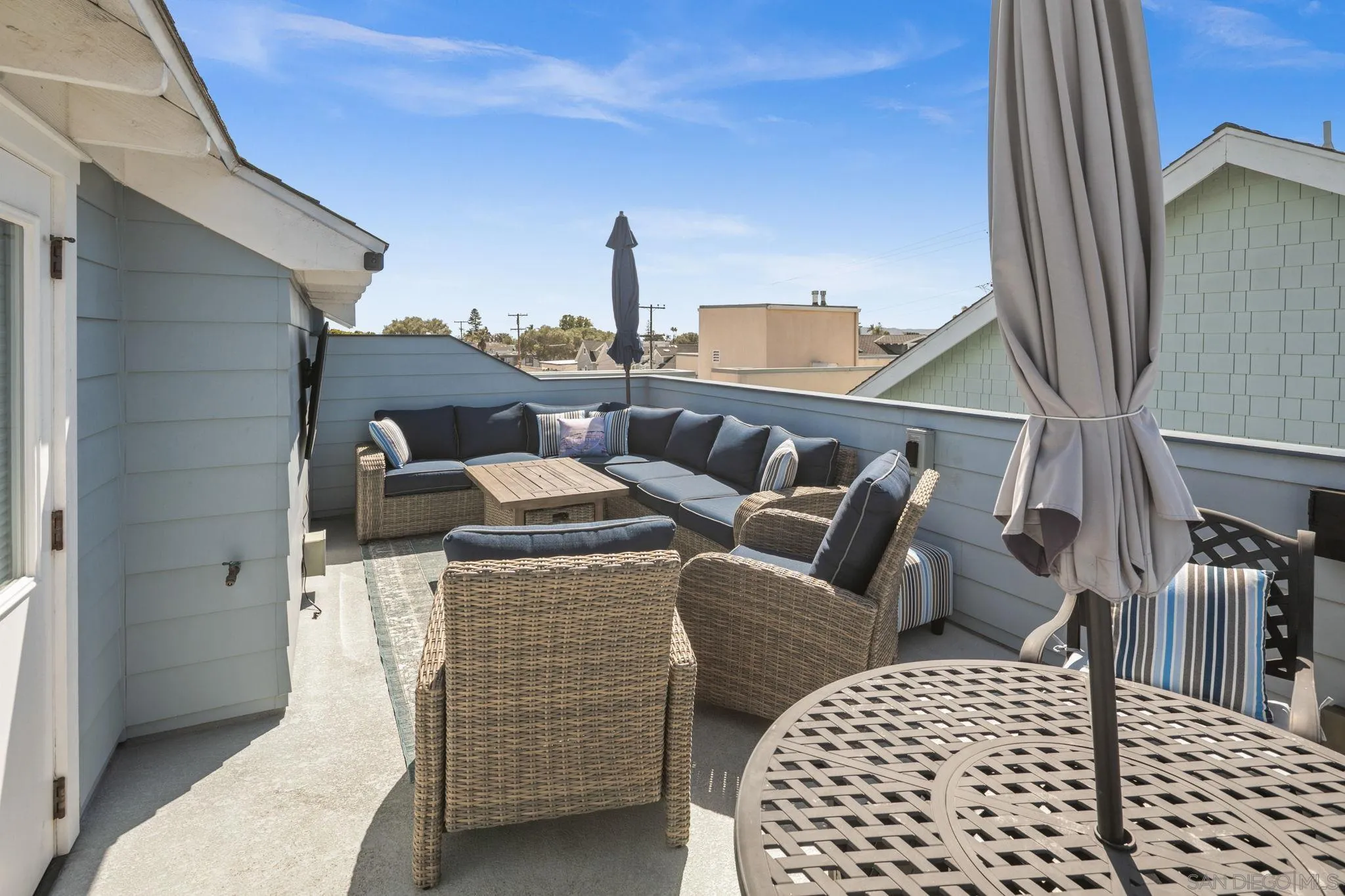 814 F Avenue