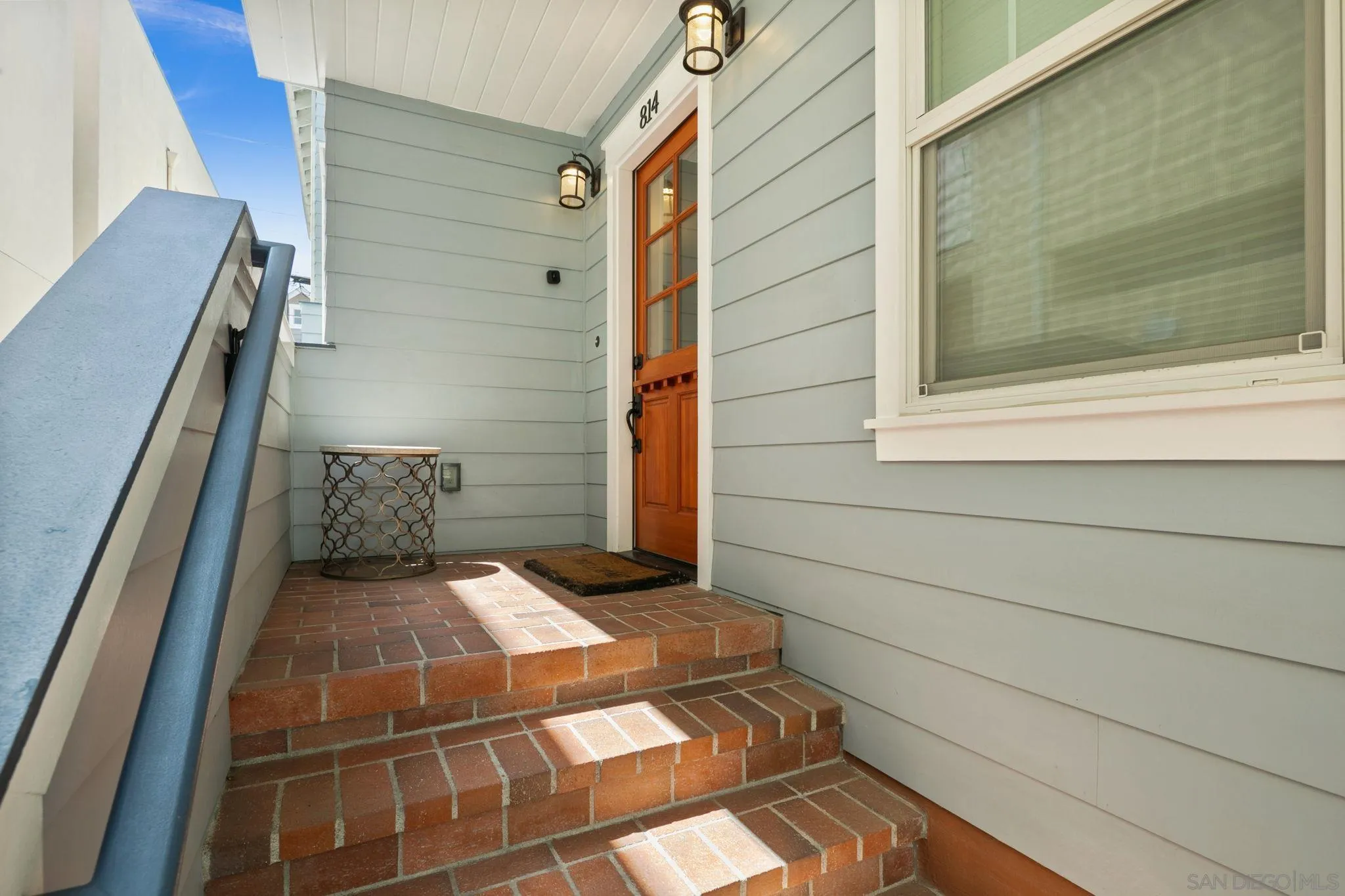 814 F Avenue
