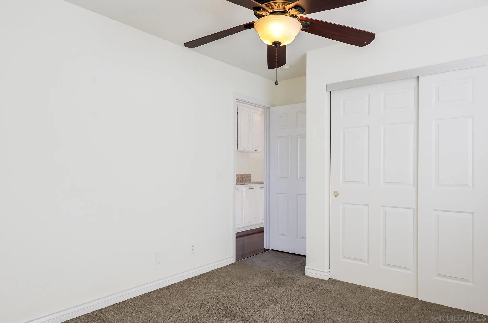 https://cdn.realtyfeed.com/cdn/127/260010221/63df9fd84e3c2931be225bead90b9b6d.webp