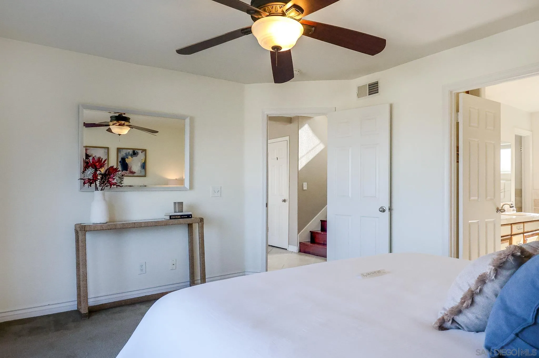 https://cdn.realtyfeed.com/cdn/127/260010221/71f89e6f5b911edbde6ea9bf7cd575ea.webp