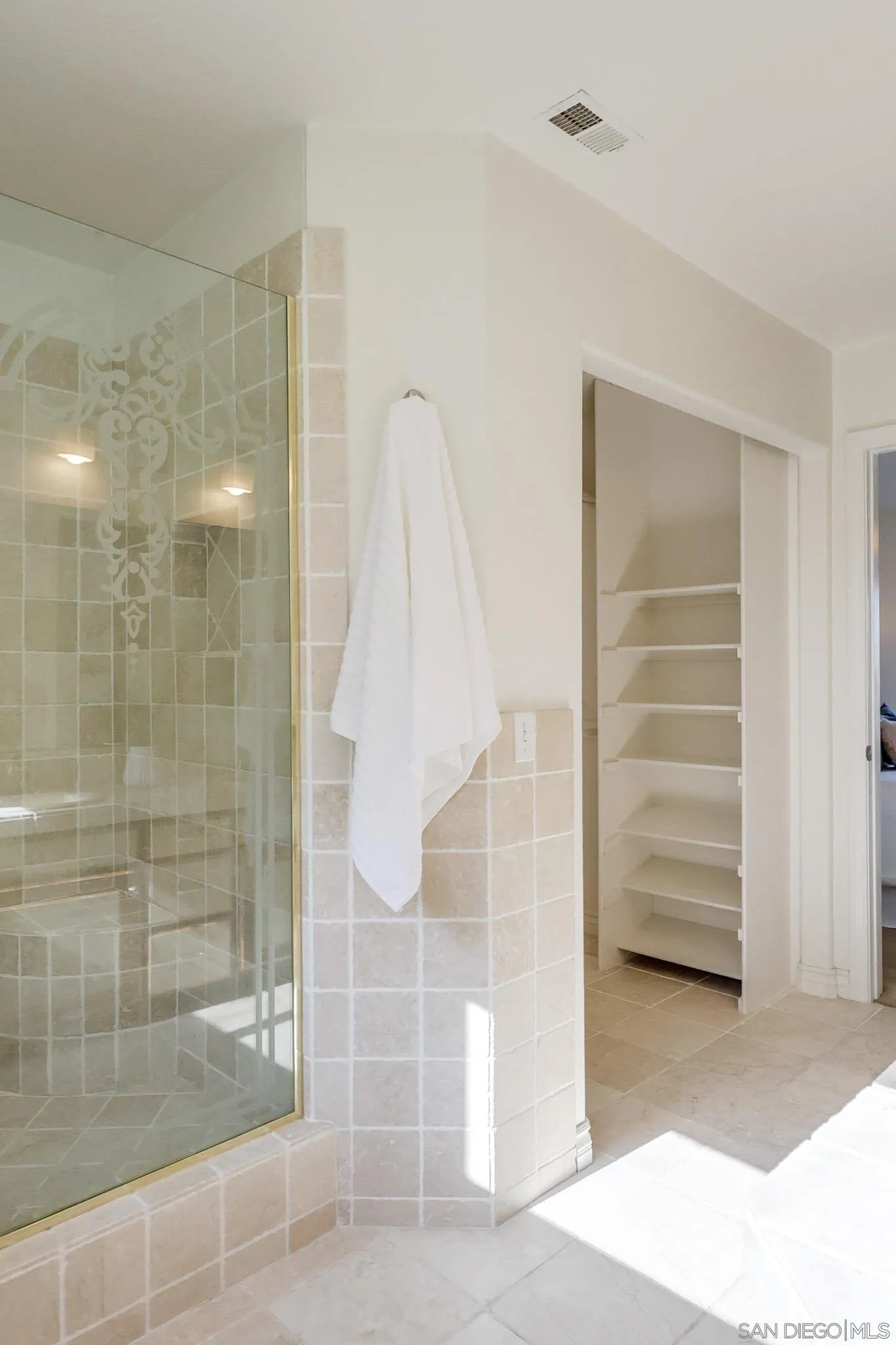 https://cdn.realtyfeed.com/cdn/127/260010221/8a65a577f9fac30a7d157fba6ff90fba.webp