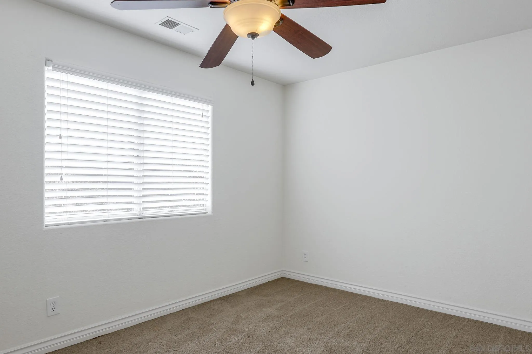 https://cdn.realtyfeed.com/cdn/127/260010221/9da09c6e96a2dda34e1ca1d0844119b4.webp