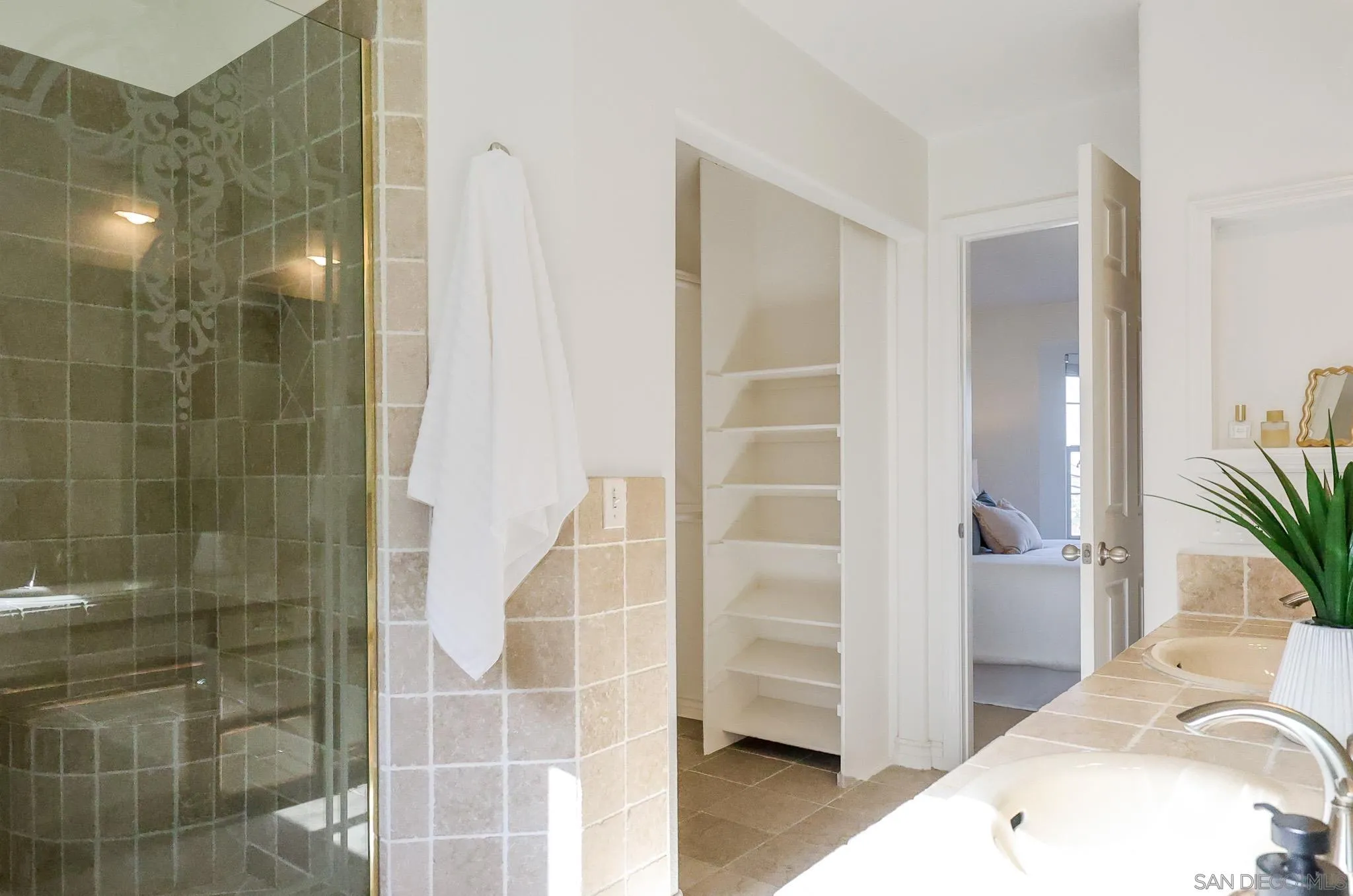 https://cdn.realtyfeed.com/cdn/127/260010221/e259df906d51e54c4ef15253b5ded89a.webp