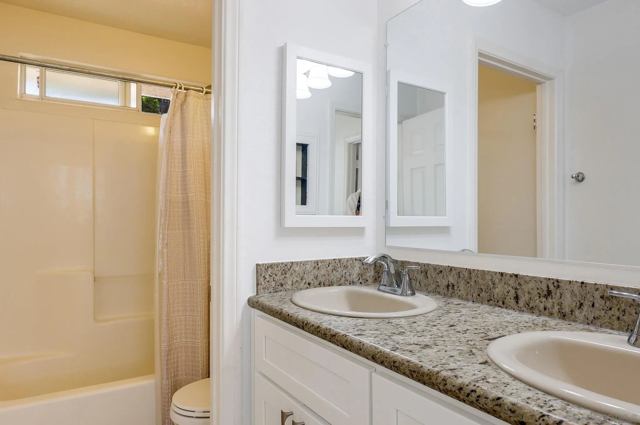 https://cdn.realtyfeed.com/cdn/127/260010221/f7742e245f9ce4877f23c80b94fece91.webp
