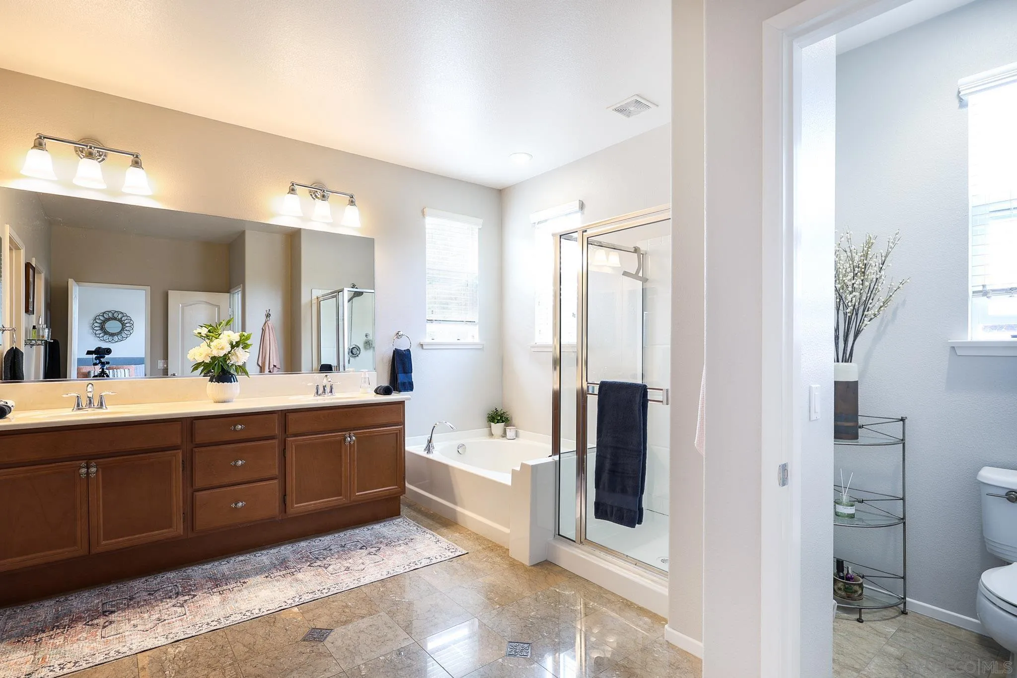 https://cdn.realtyfeed.com/cdn/127/260010225/02a363debbc37b10ee8af99d327c1b03.webp