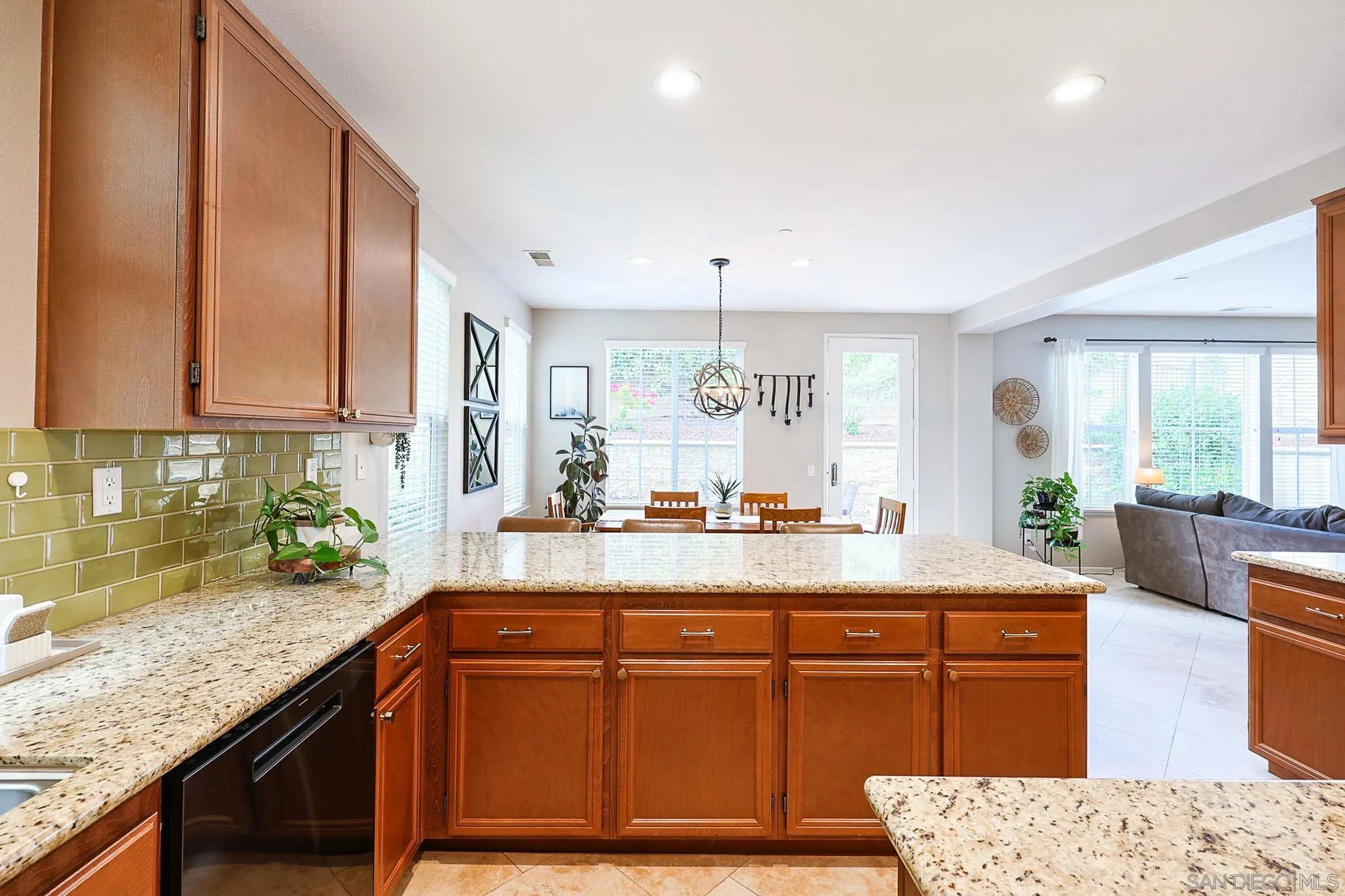 https://cdn.realtyfeed.com/cdn/127/260010225/15af9730452aa5fecabe9ad67f60bcc6.webp