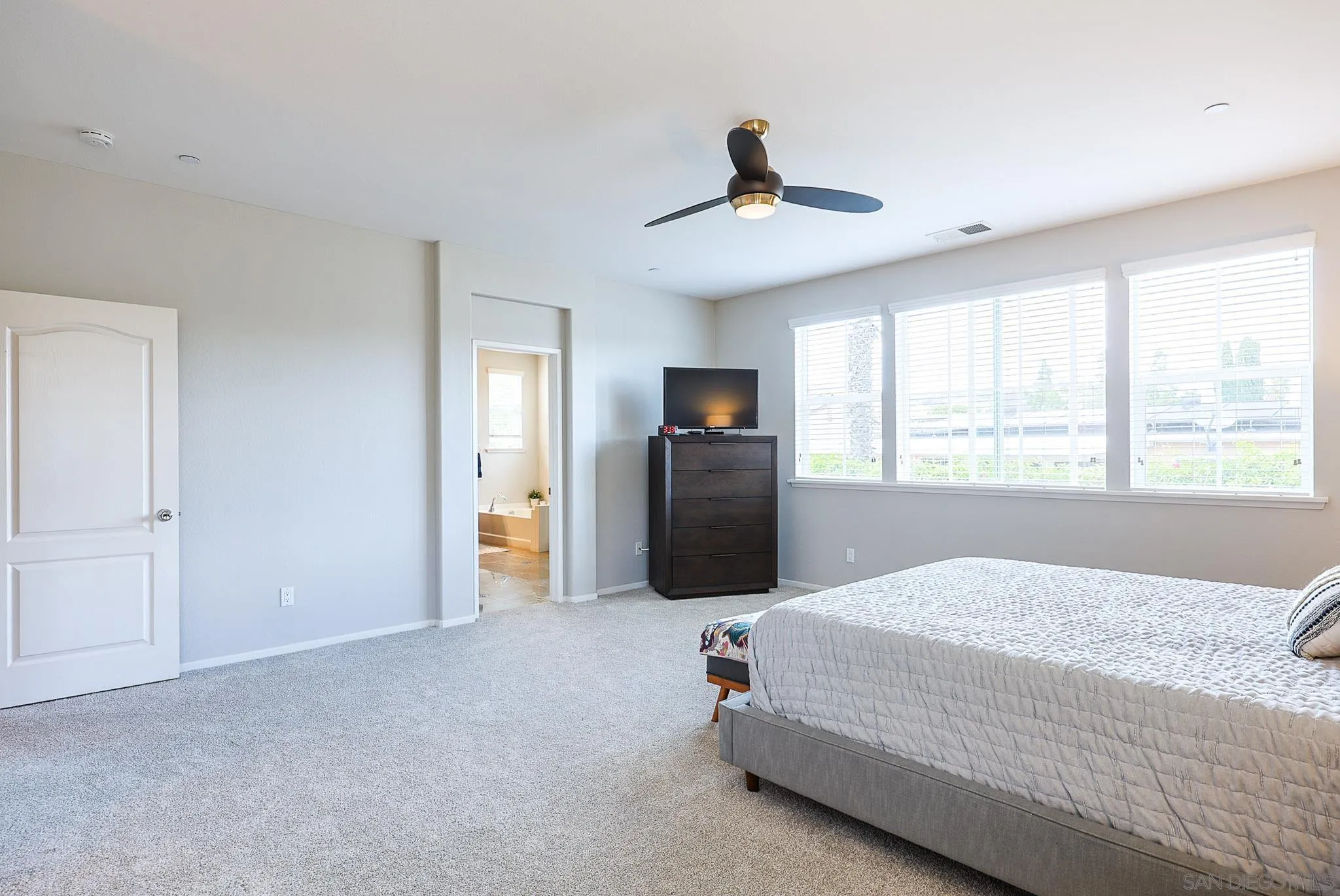 https://cdn.realtyfeed.com/cdn/127/260010225/25105af5c657e792ef5a3a208fabac6a.webp