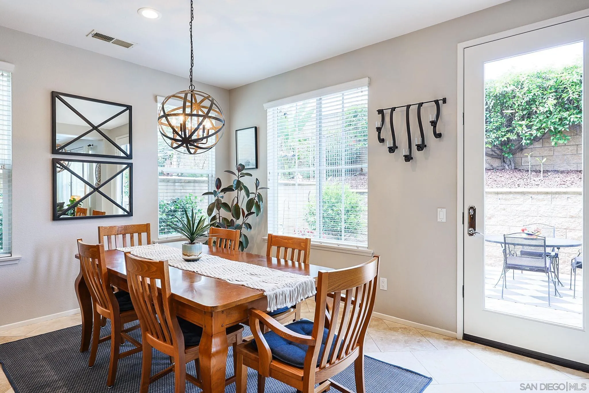 https://cdn.realtyfeed.com/cdn/127/260010225/26465bc889dcea47848c5a8cba5d1c12.webp