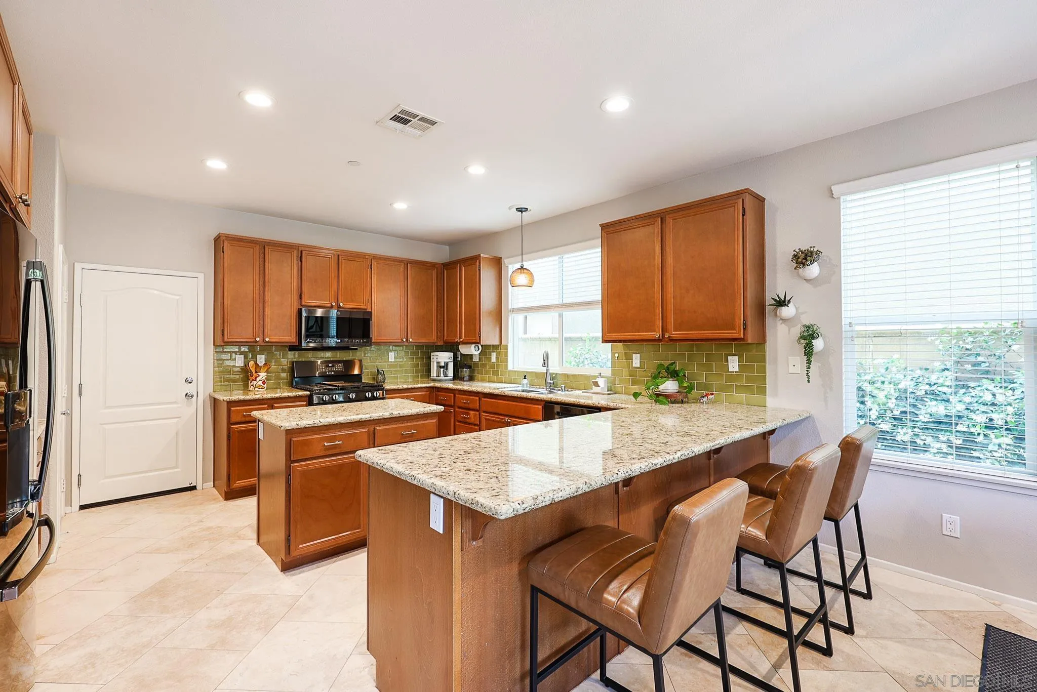 https://cdn.realtyfeed.com/cdn/127/260010225/2eb233e963a48cbd4d7ec71ce12117a3.webp