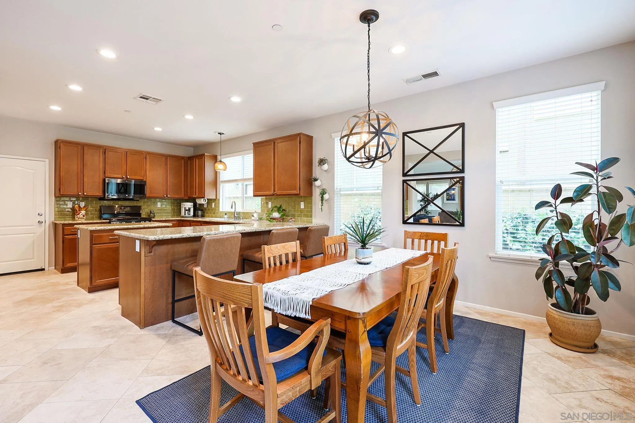 https://cdn.realtyfeed.com/cdn/127/260010225/444b6ec3310c8af974472e3145d85227.webp