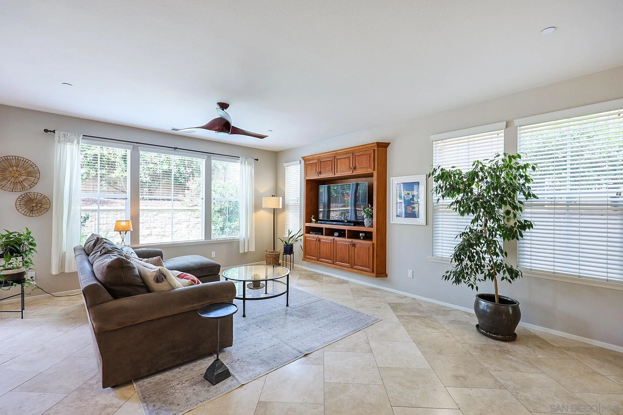 https://cdn.realtyfeed.com/cdn/127/260010225/451bb0a746355c48d65a8a44f08a4859.webp