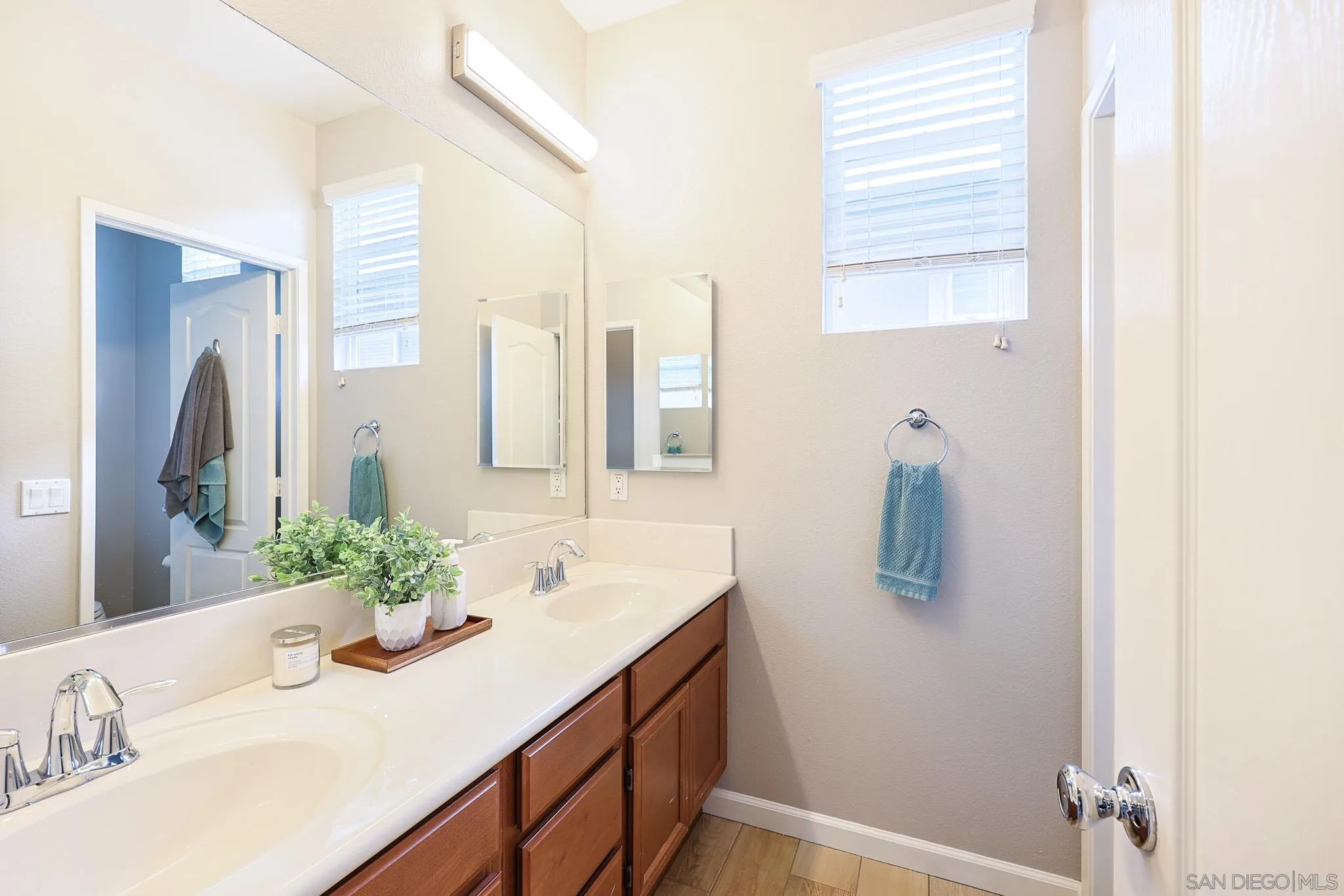https://cdn.realtyfeed.com/cdn/127/260010225/4e5c947ee4f9ab550784b5f8821b6aa1.webp