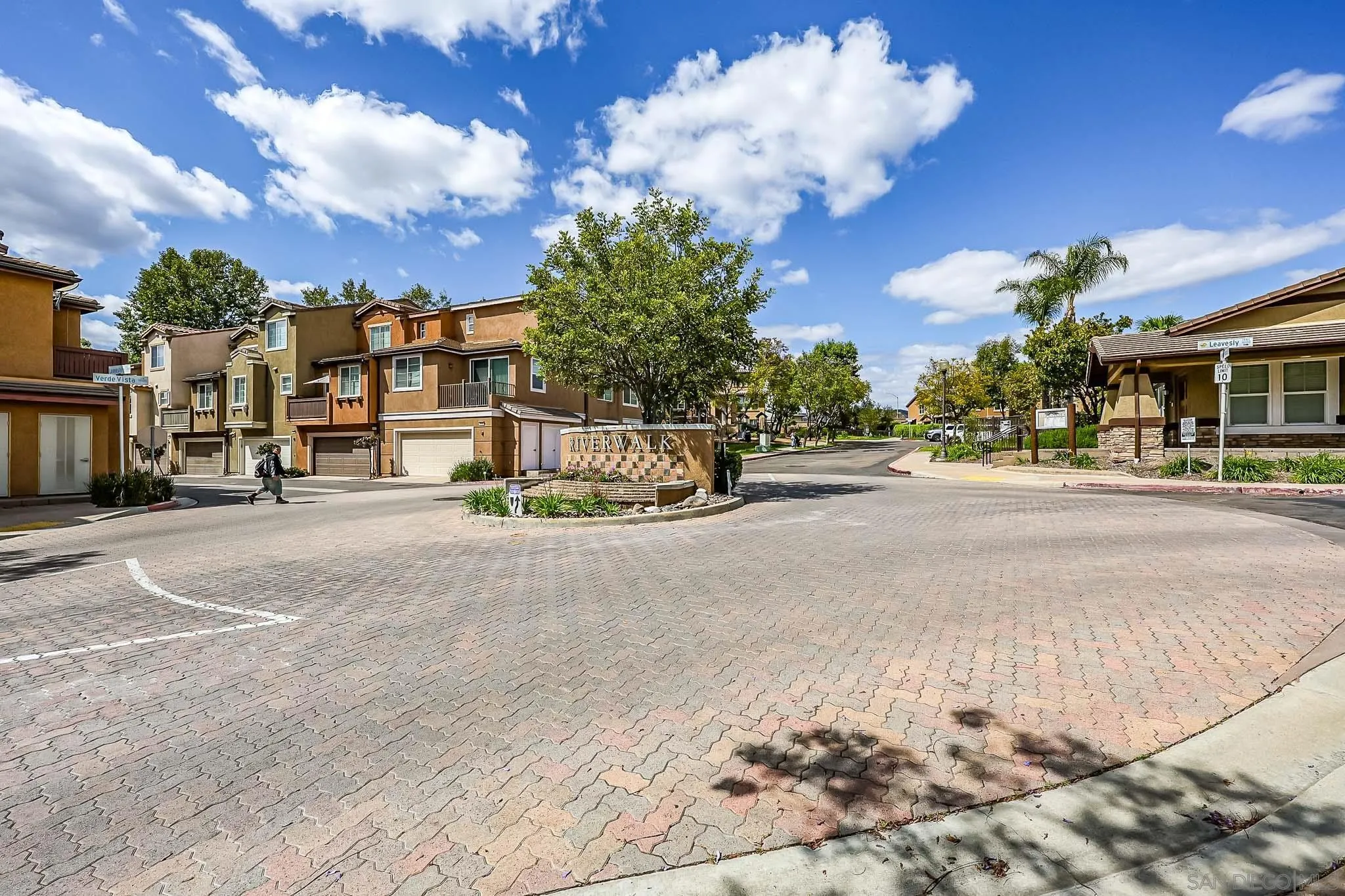 https://cdn.realtyfeed.com/cdn/127/260010225/6c83c34dd27542484fdf64fa8456f2ac.webp