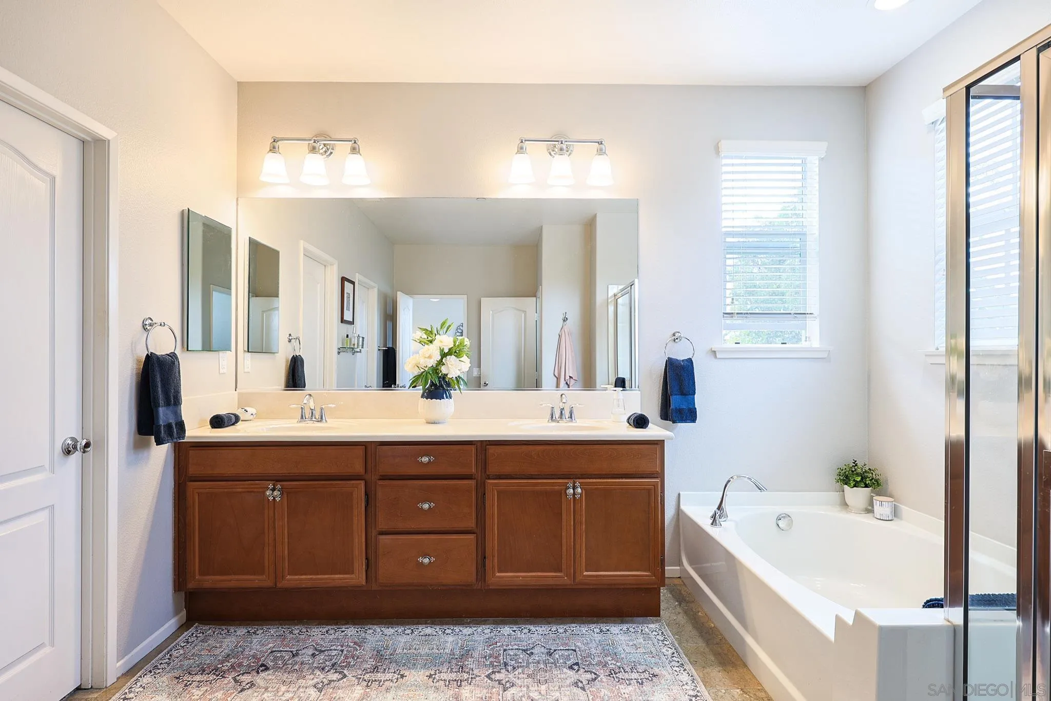 https://cdn.realtyfeed.com/cdn/127/260010225/7d868a5a4ba27331c2191860d72d691f.webp