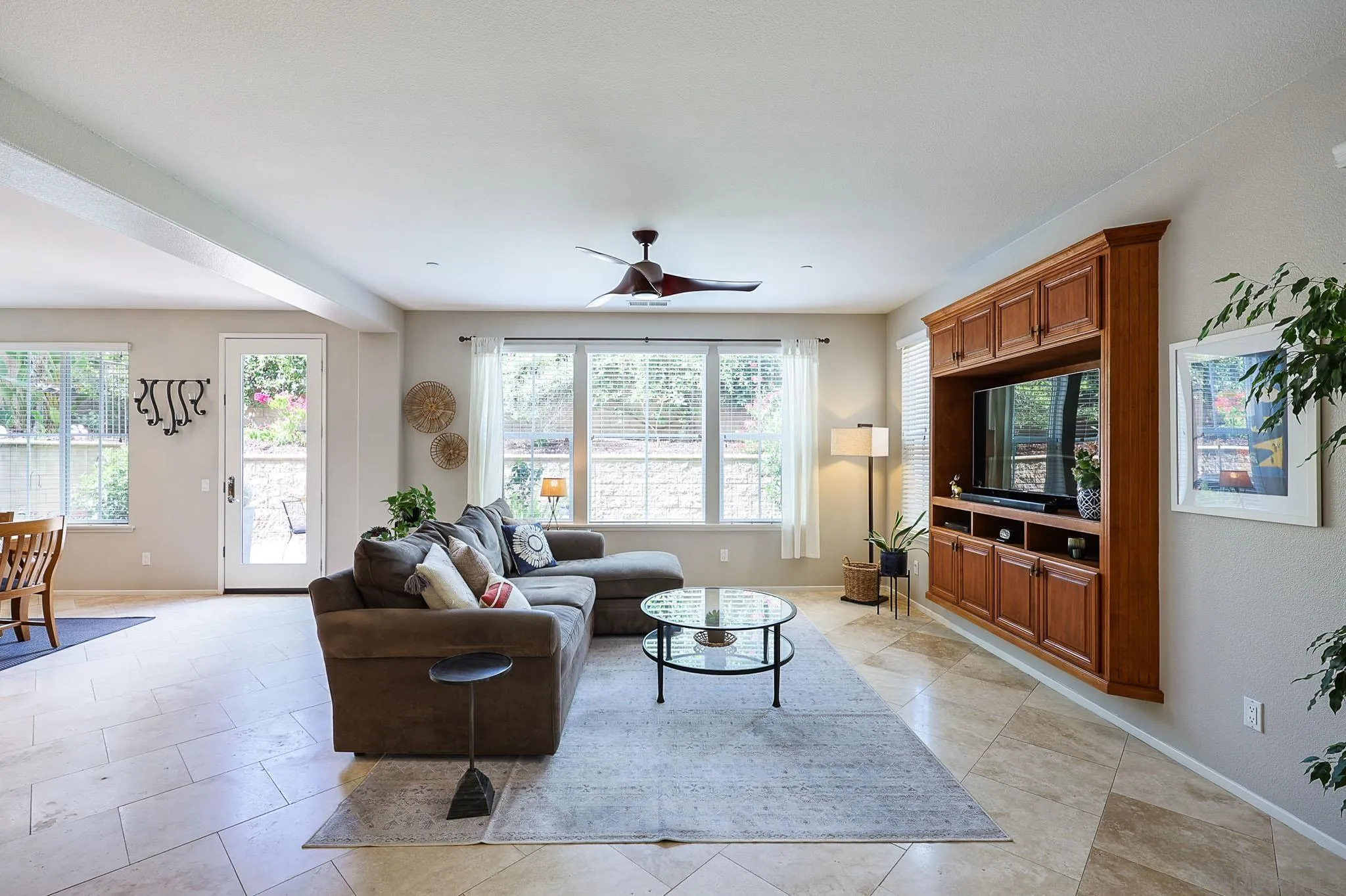 https://cdn.realtyfeed.com/cdn/127/260010225/c865c308e05957a2b2c46f0c818284a2.webp